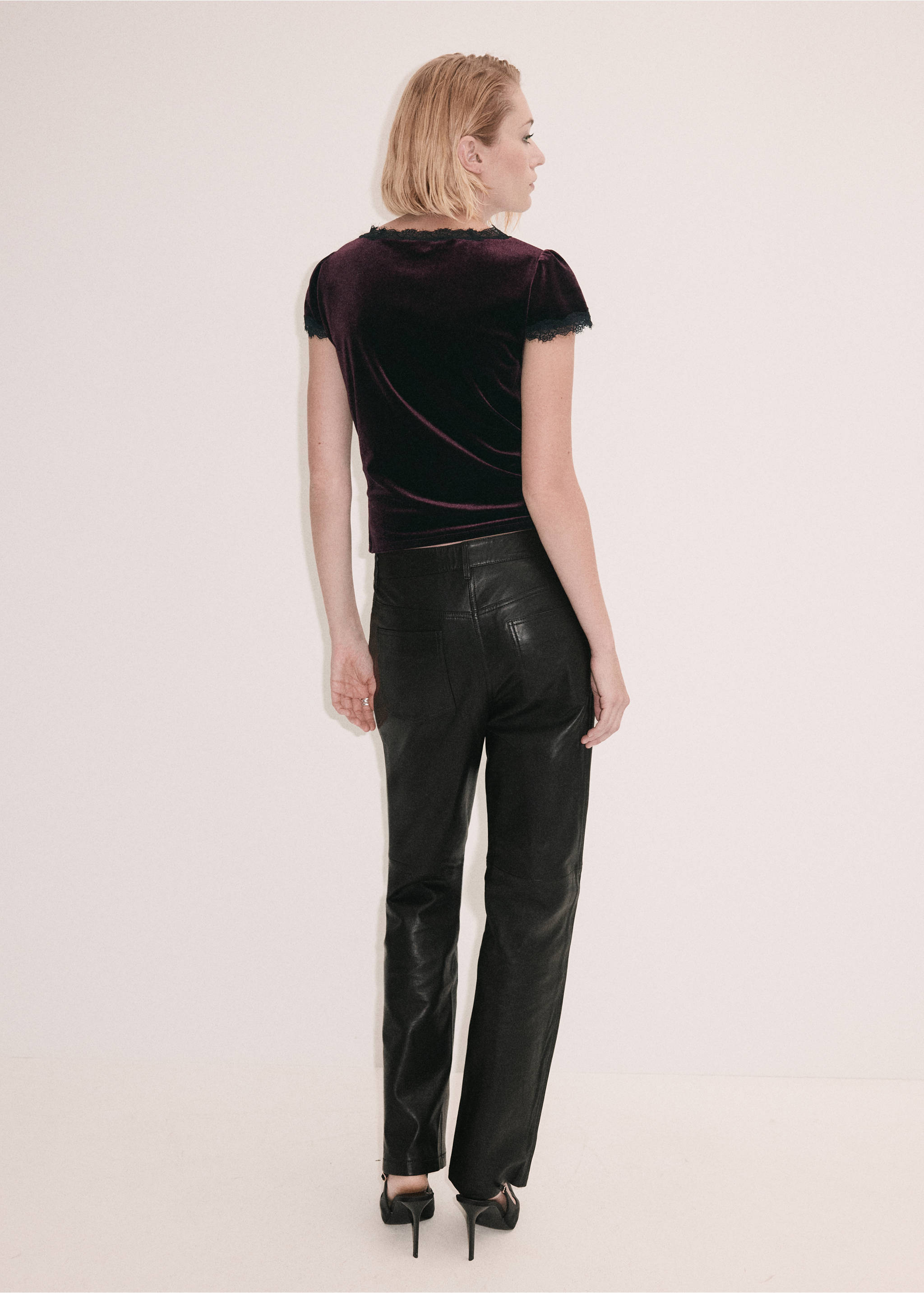 Plum velvet top with lace trim, viewed from the back., Burgundy. Ref: 37039133-00.