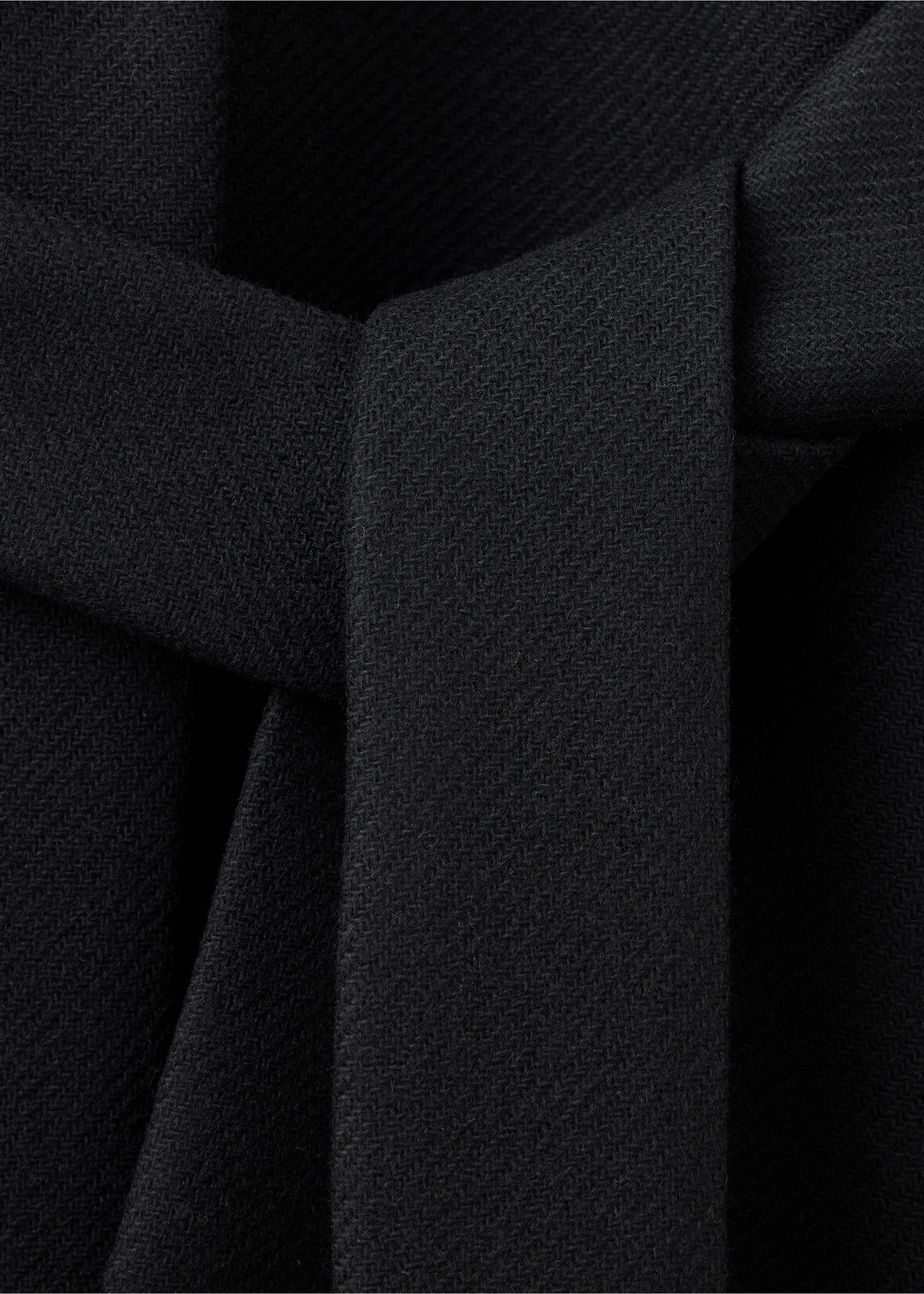 Close-up of the black coat fabric and belt detail, Black. Ref: 37039143-00.