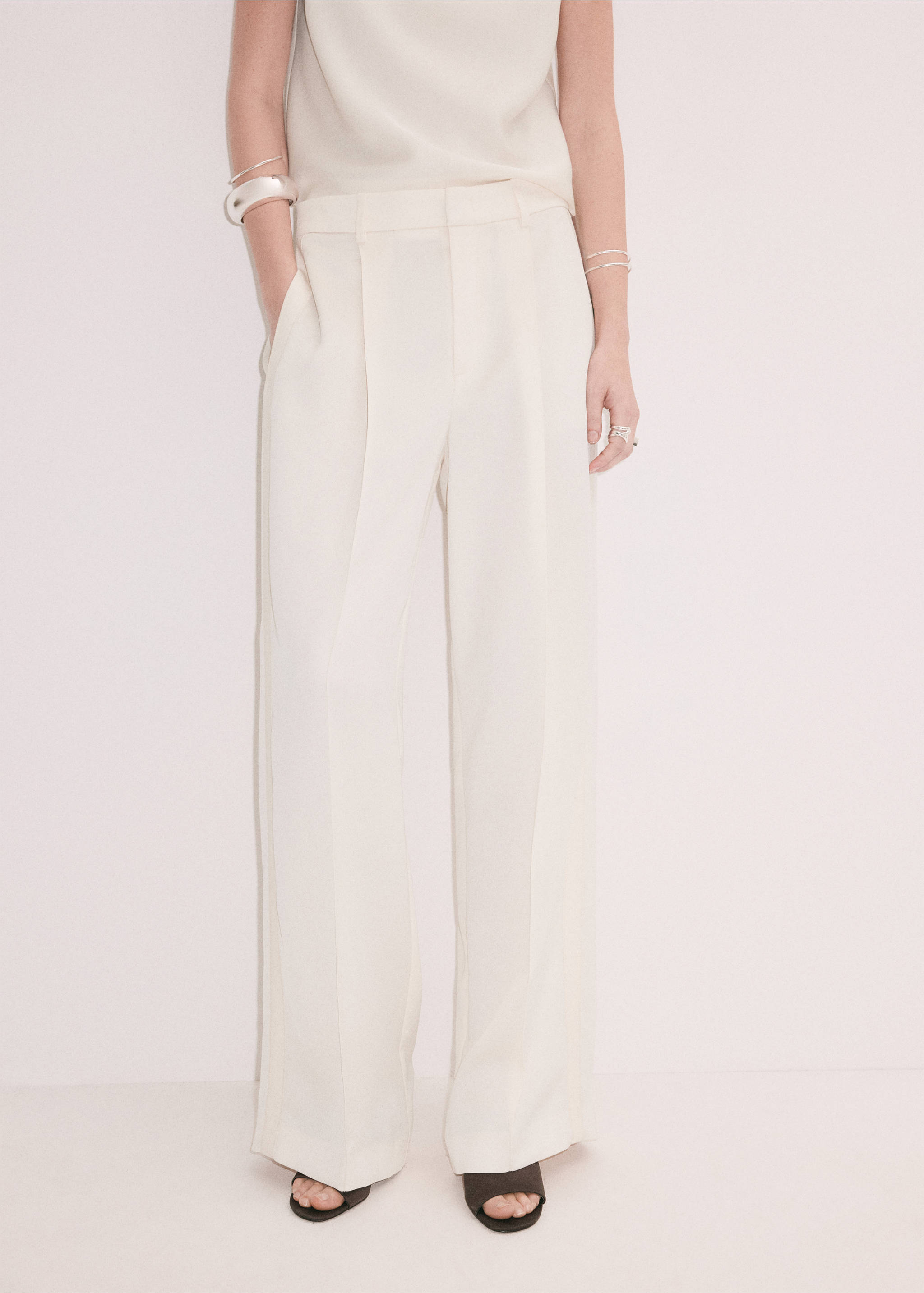 Off-white wide-leg trousers with front pleats, worn with a matching top., Ecru. Ref: 37039214-00.