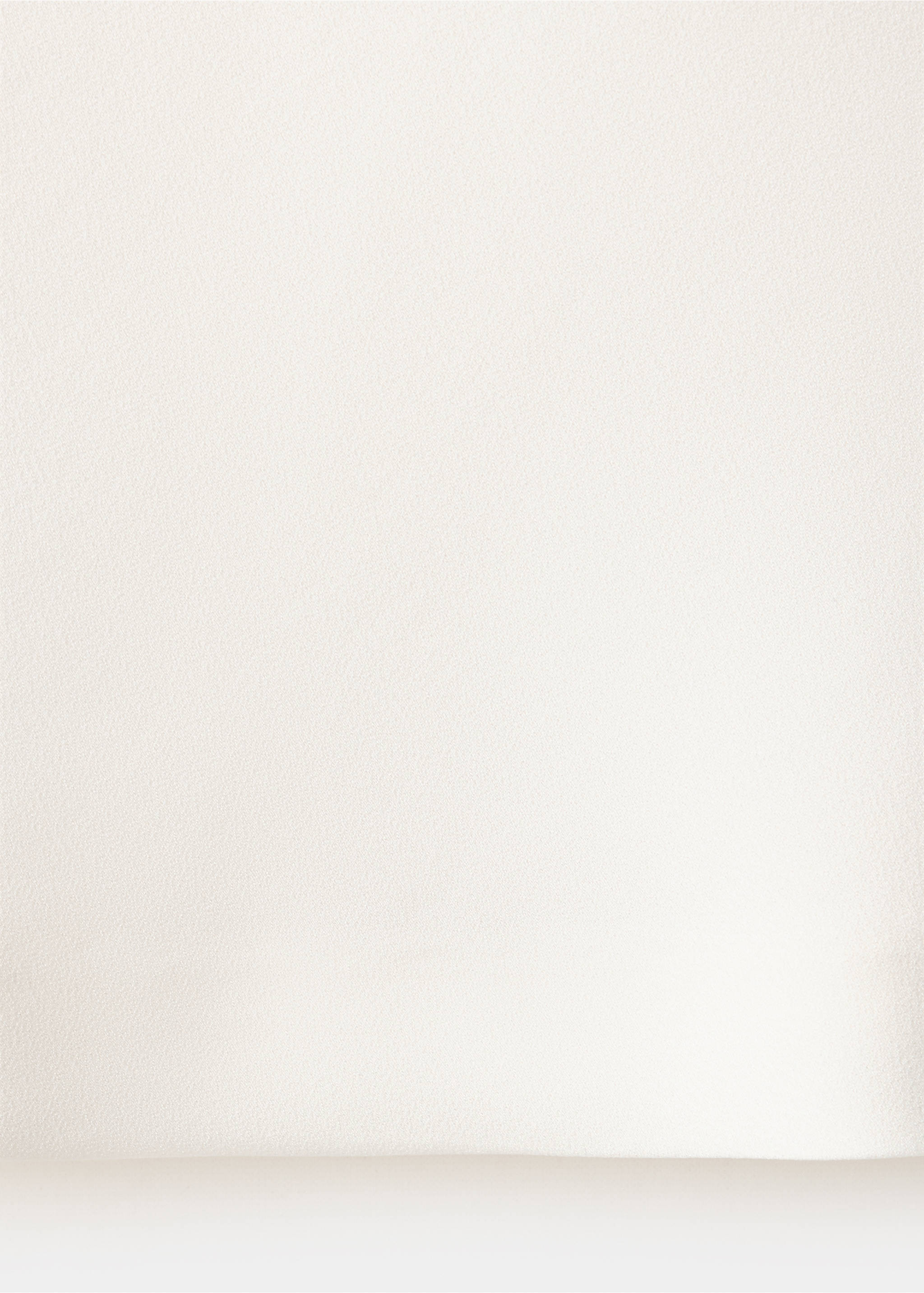 Close-up of the white fabric texture of a top., Ecru. Ref: 37039214-00.