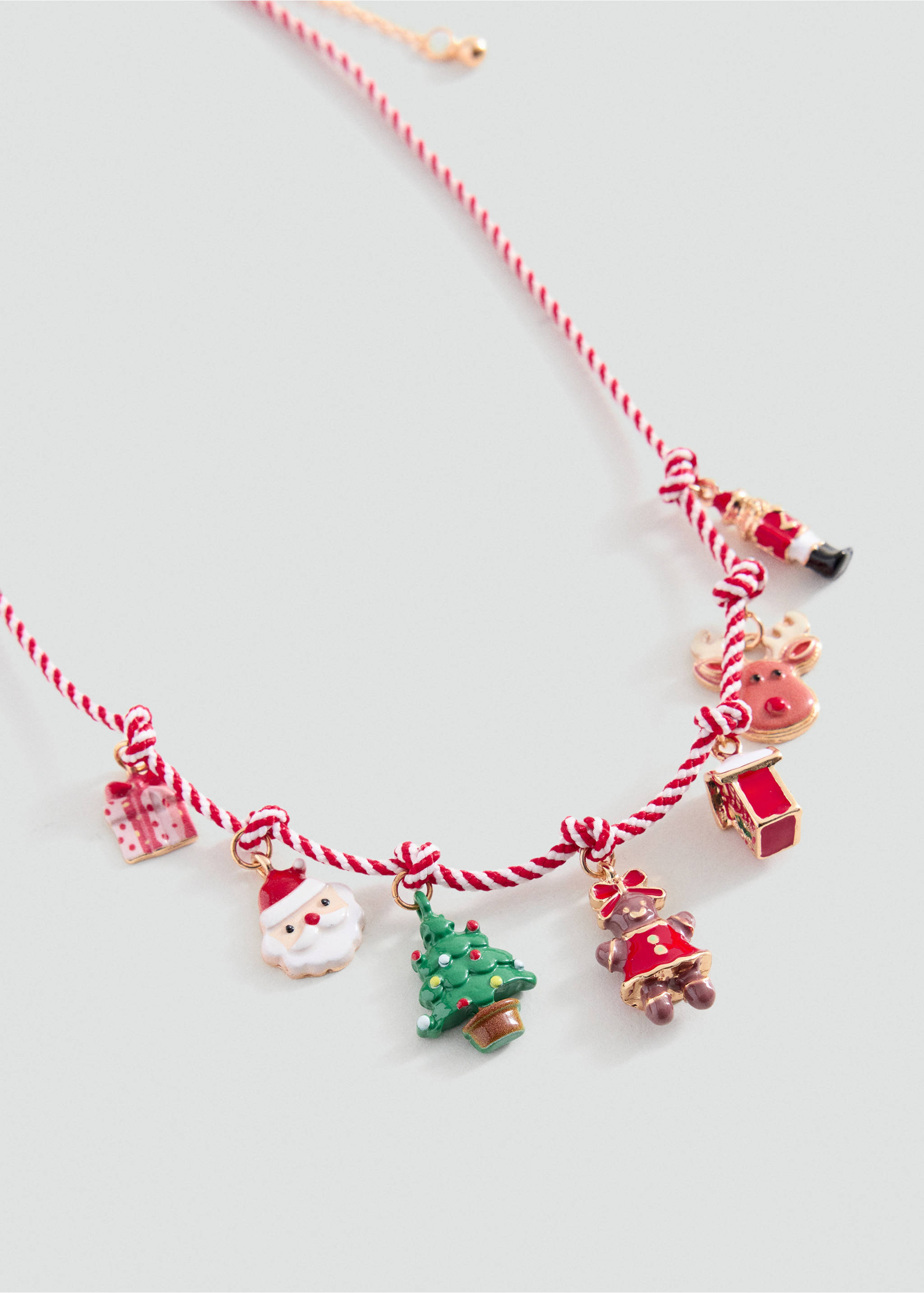 Collier à breloques de Noël - Plan moyen, Rouge. Ref: 37039218-00.