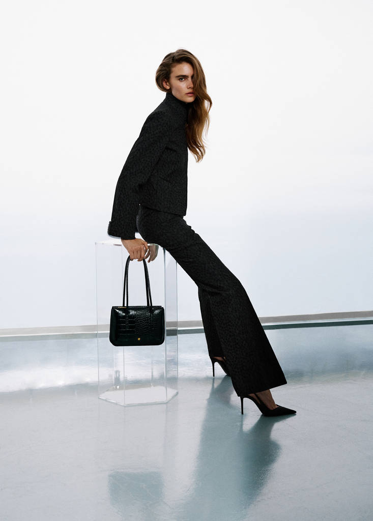 Straight-cut jacquard trousers by Mango