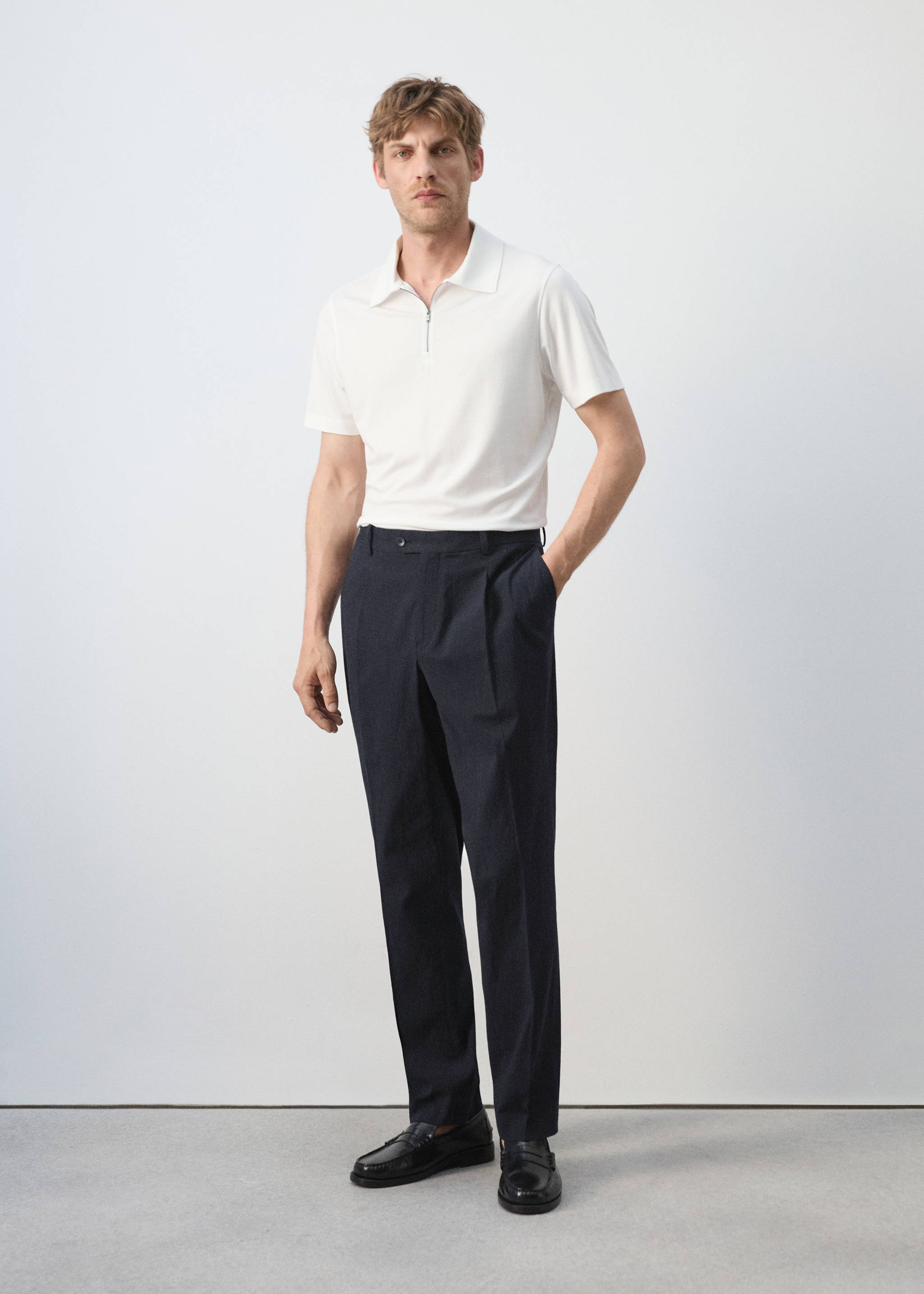 Calças slim fit de mistura de algodão e liocel - Plano geral