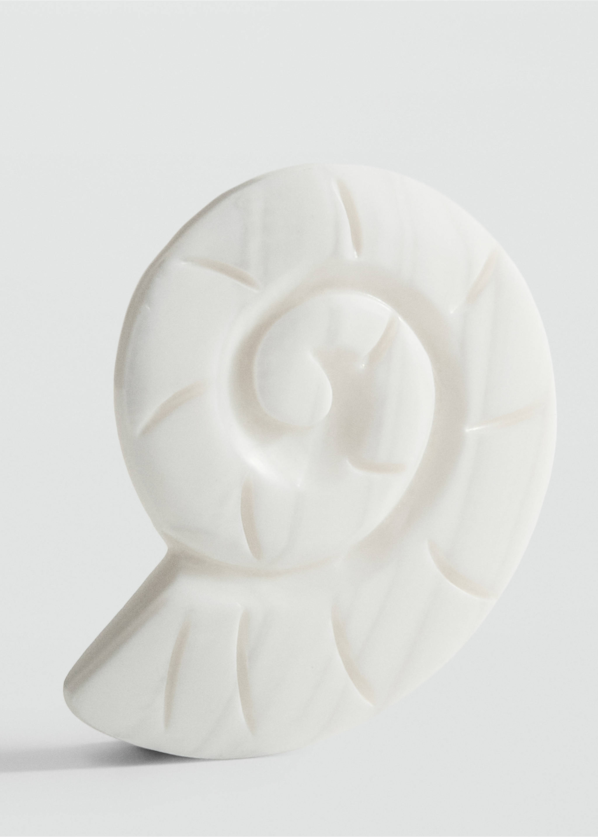 Natural shell earrings - Details of the article 1, White. Ref: 37041339-00.