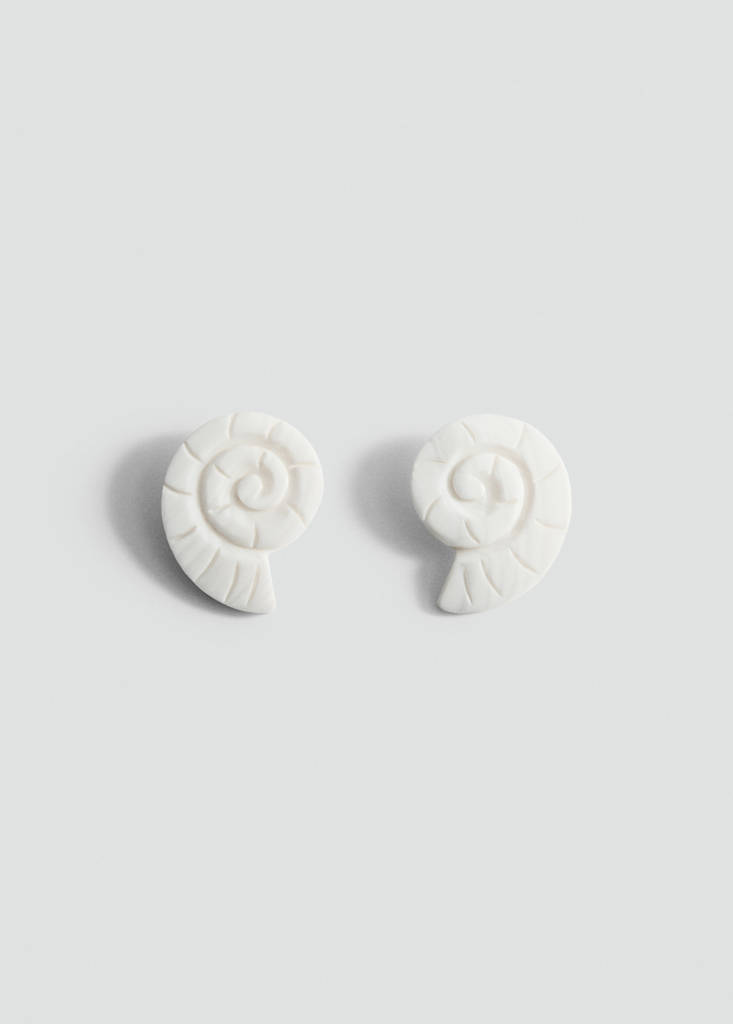 Natural shell earrings — White