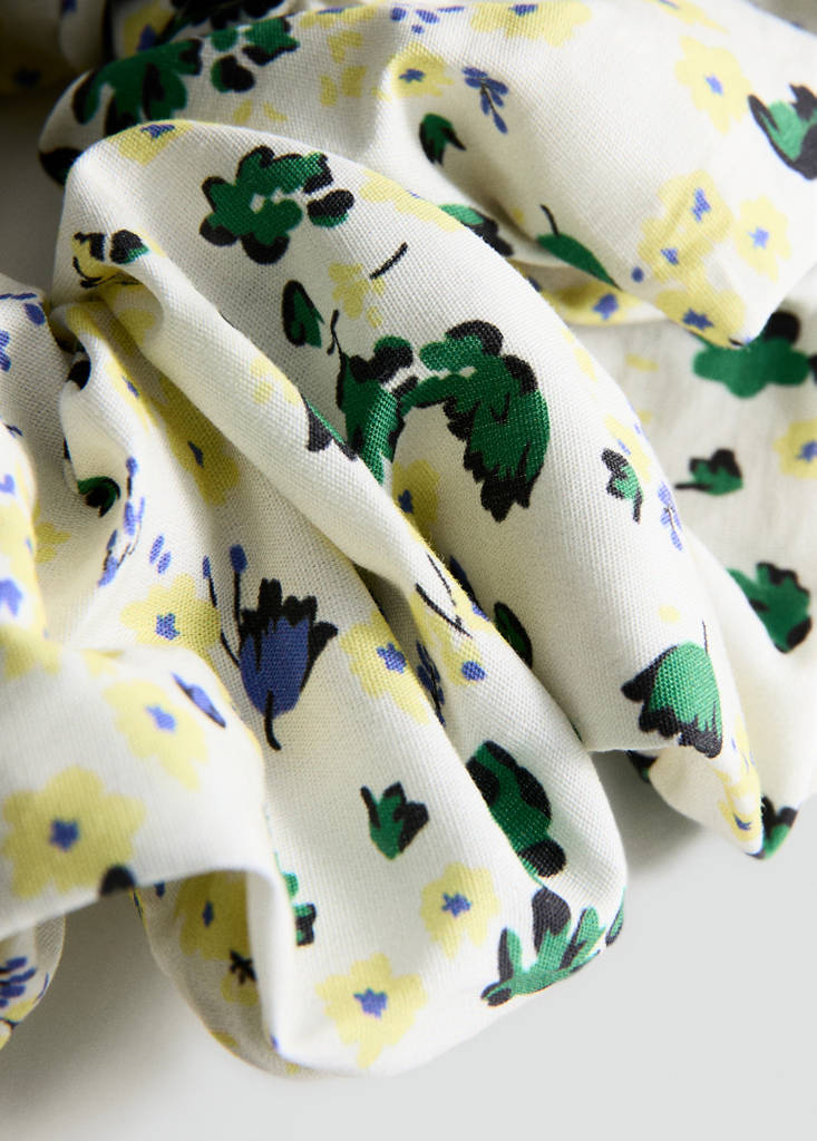 Floral print scrunchie — Ecru