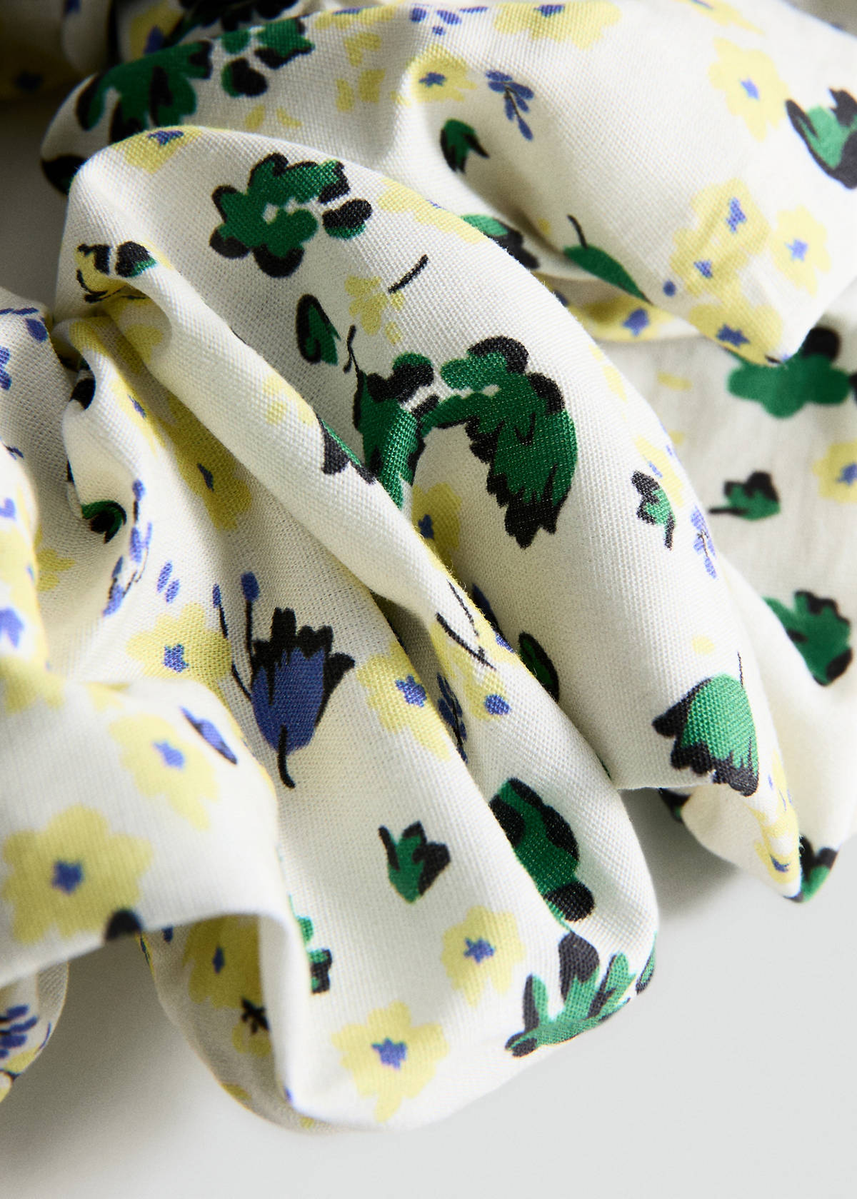 Floral print scrunchie — Ecru