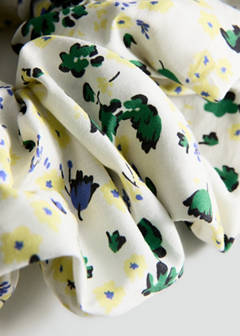 Floral print scrunchie — Ecru 2