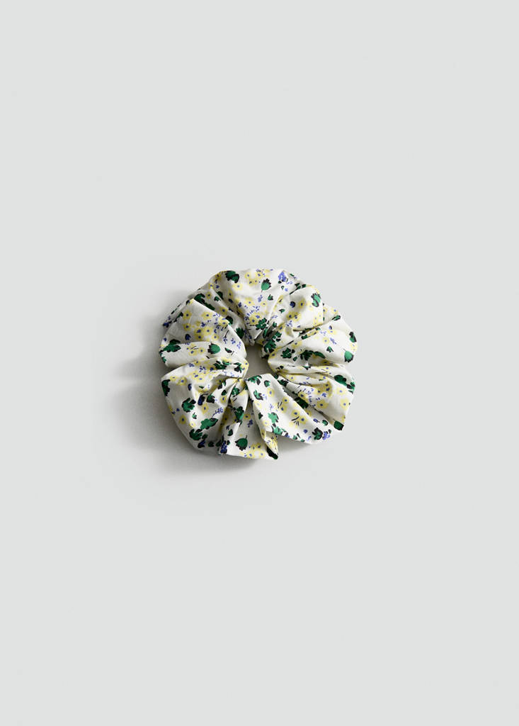 Floral print scrunchie — Ecru