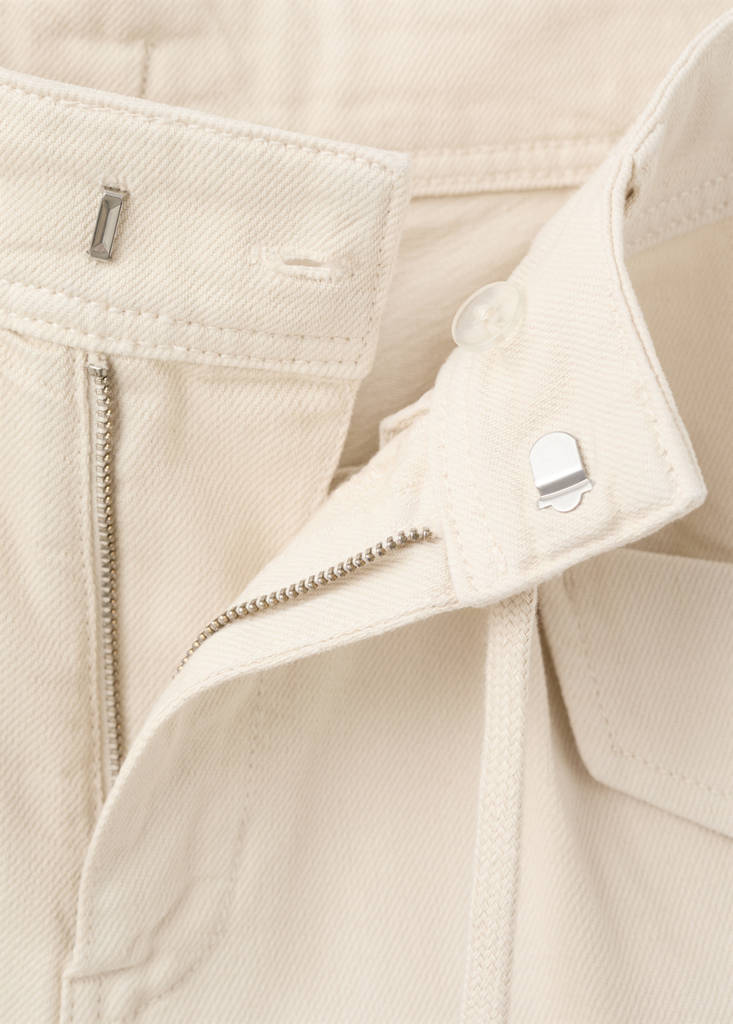 Flap pocket denim shorts — Ecru