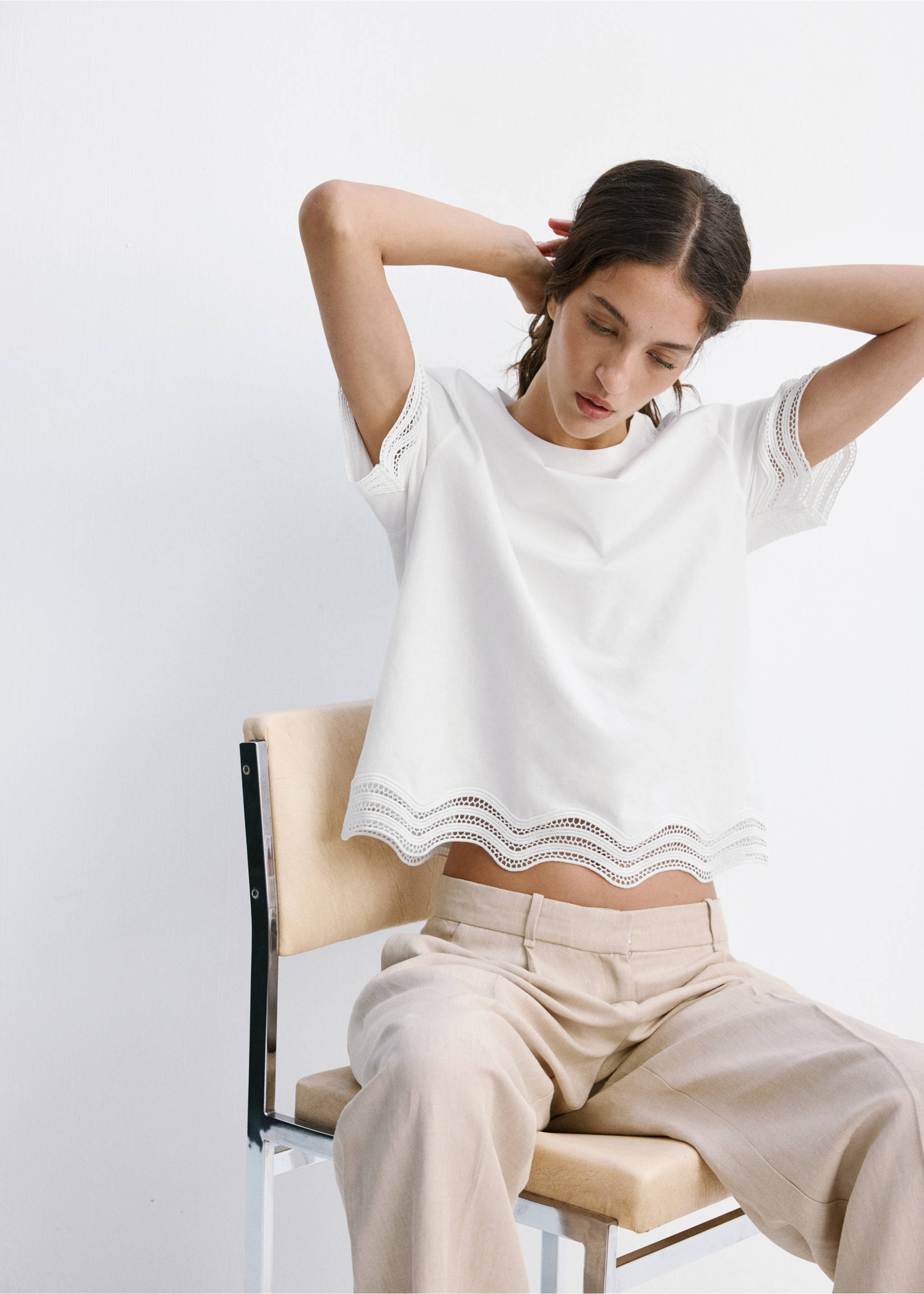 Cotton t-shirt with openwork embroidered detail - Medium plane, White. Ref: 37041354-00.