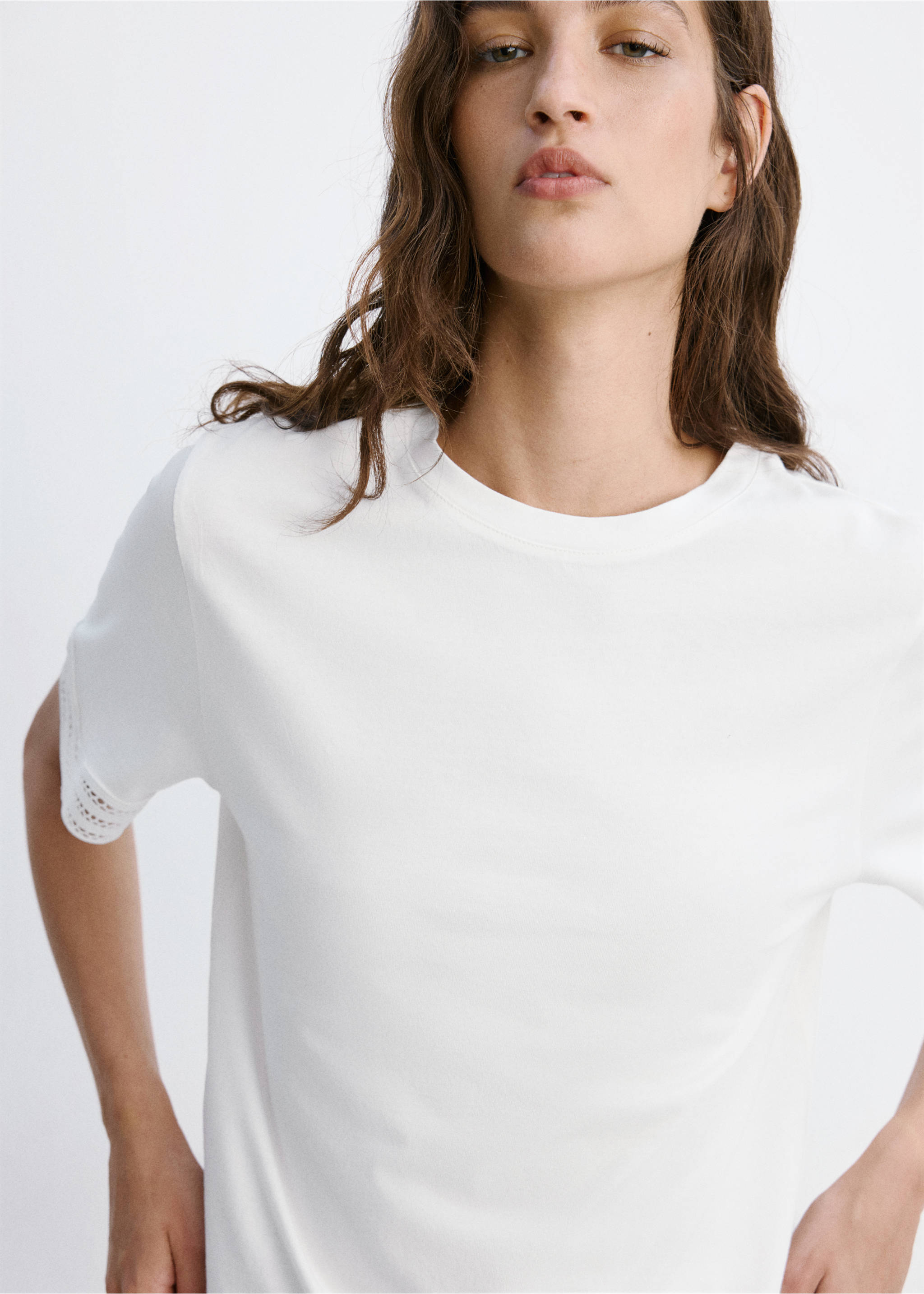 Cotton t-shirt with openwork embroidered detail - Details of the article 1, White. Ref: 37041354-00.