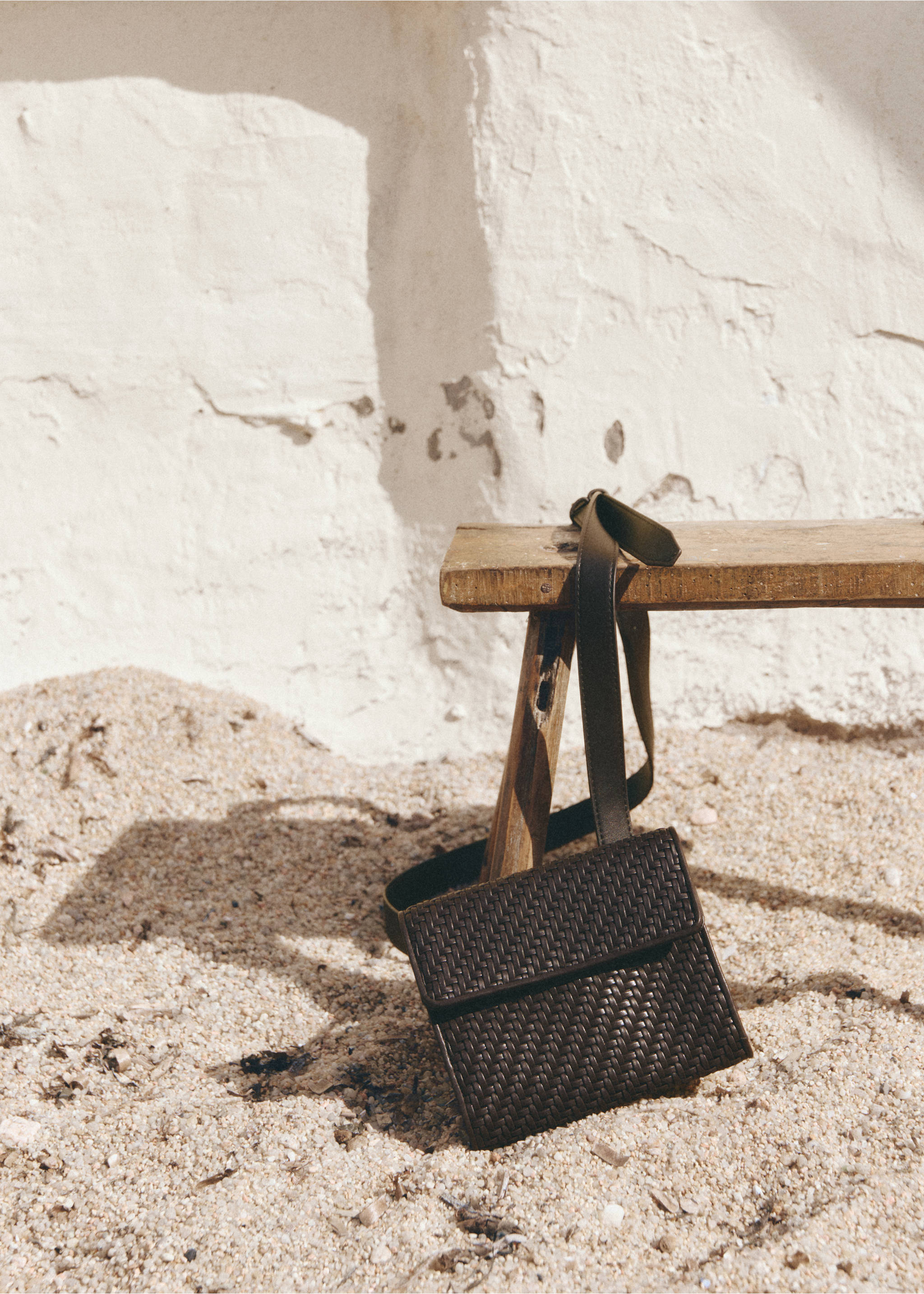 Geflochtene Tasche mit langem Riemen - Detail des Artikels 5, Braun. Ref: 37041356-00.