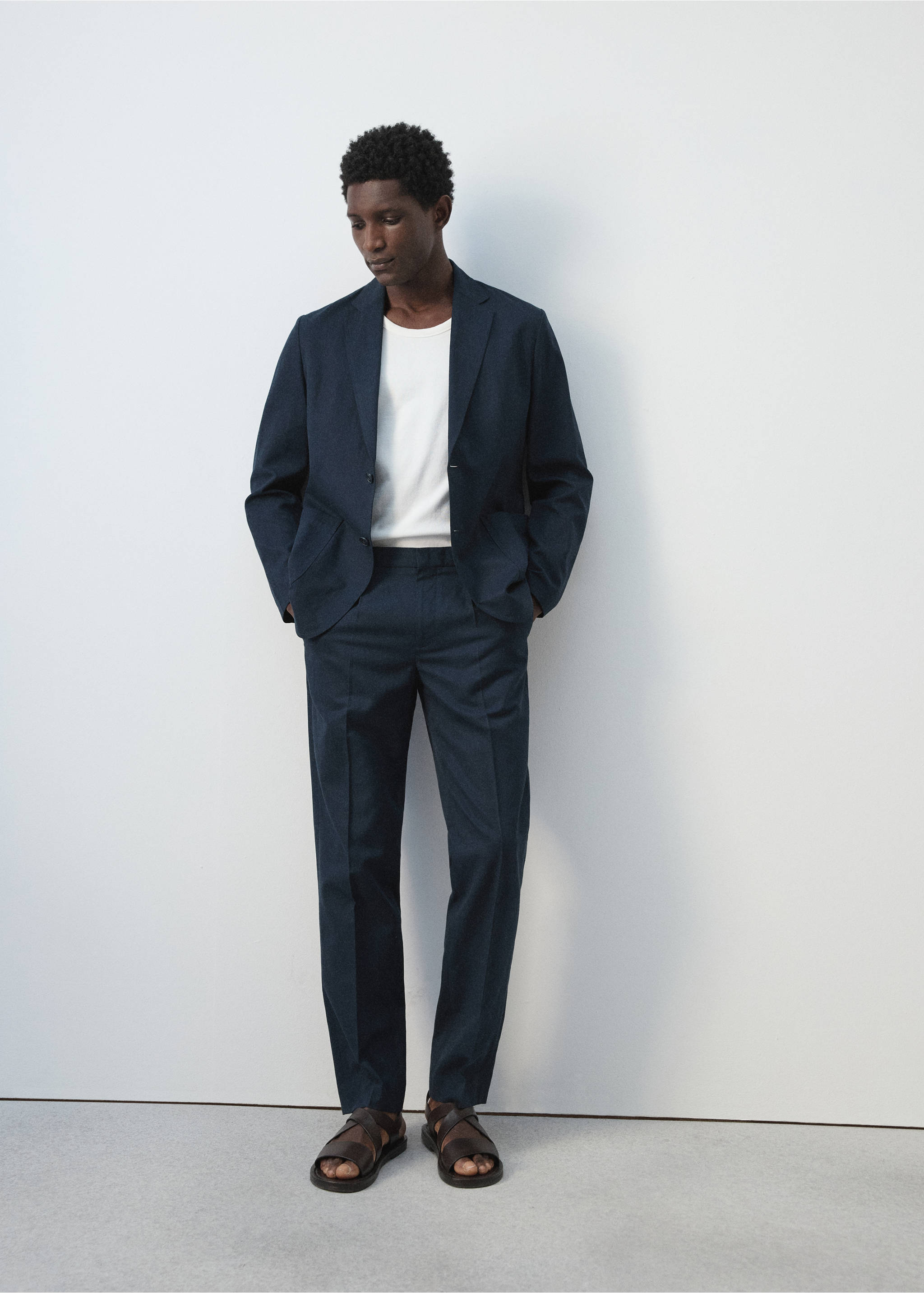 Blazer de fato slim fit de linho e liocel - Pormenor do artigo 3, Azul-marinho. Ref: 37041368-00.