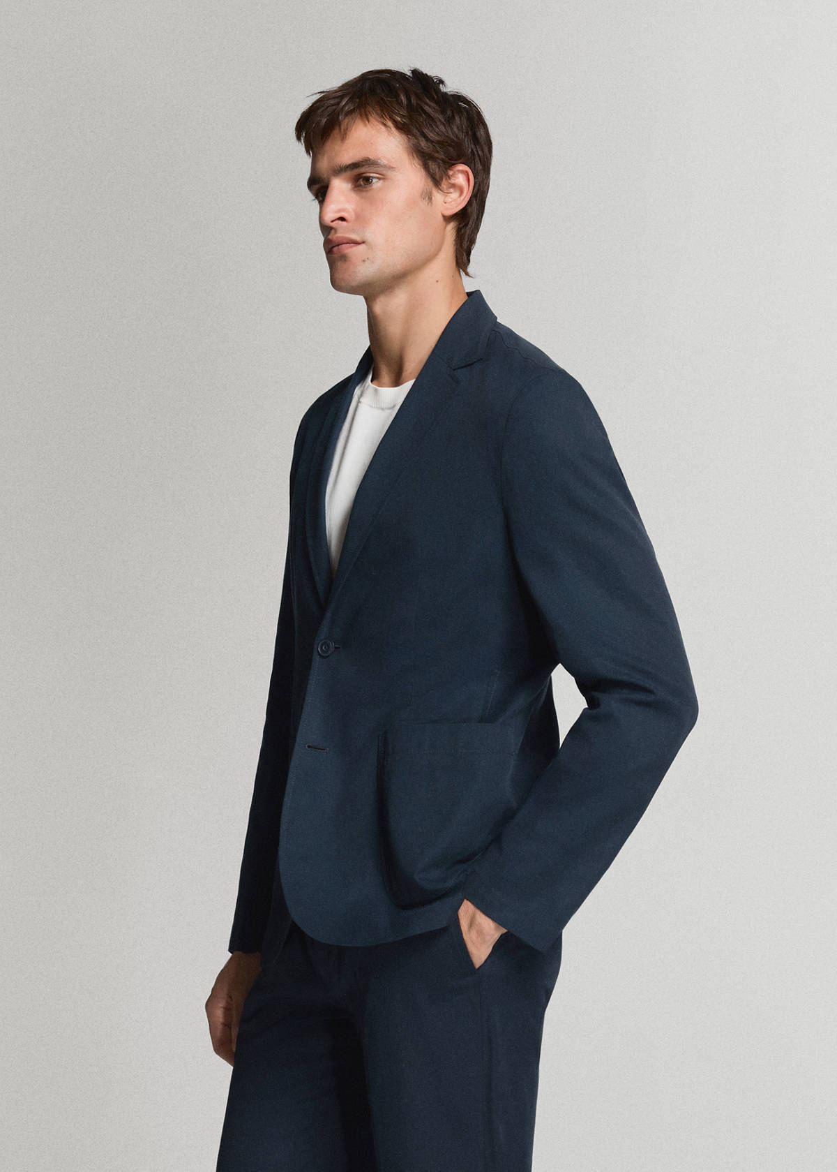 Slim-fit suit jacket made from a linen-lyocell blend — Navy