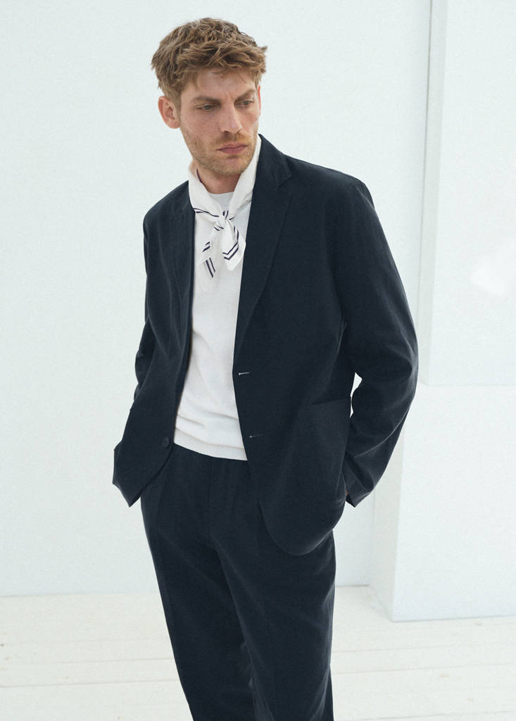 Slim-fit suit jacket made from a linen-lyocell blend — Navy