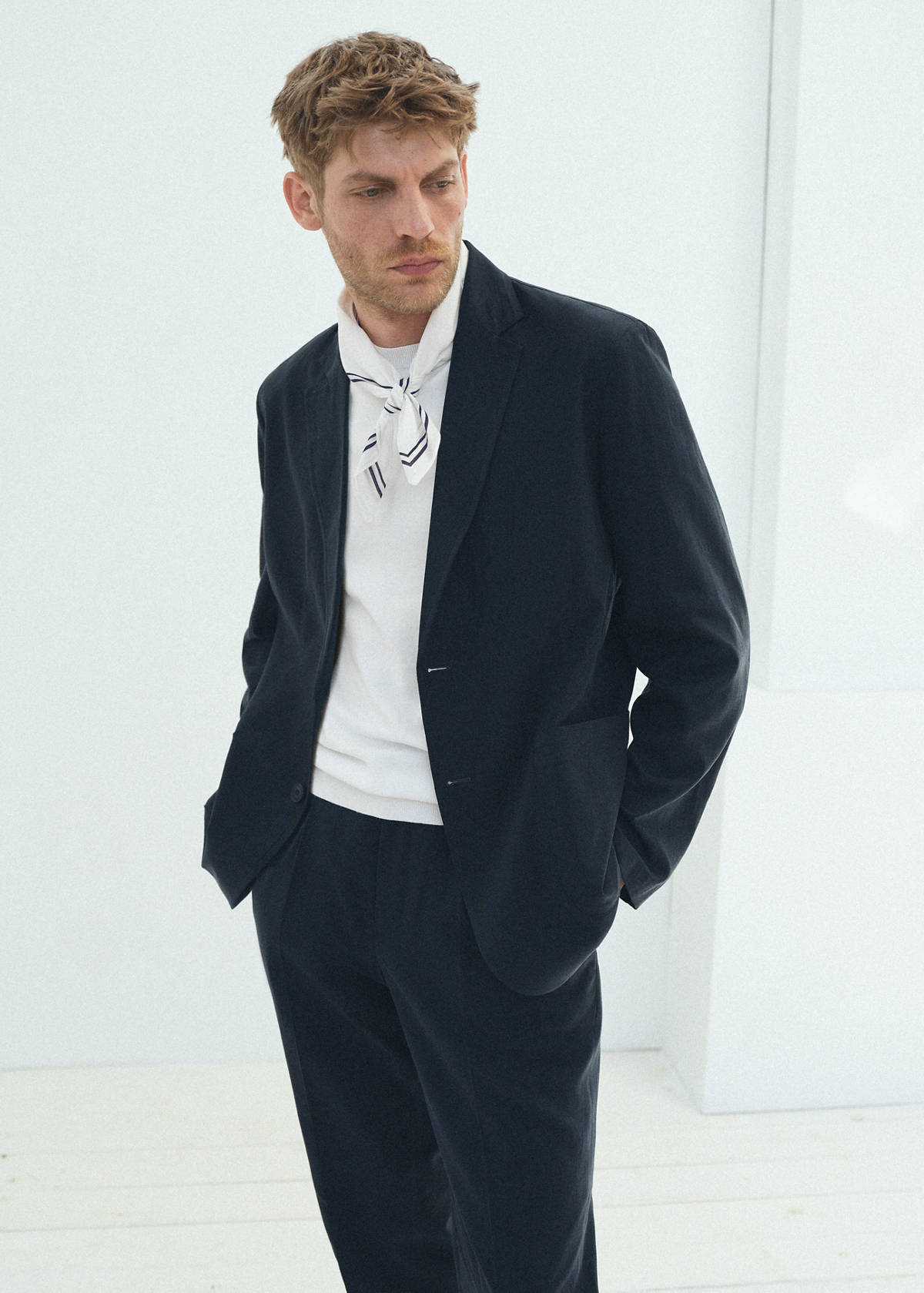 Slim-fit suit jacket made from a linen-lyocell blend — Navy