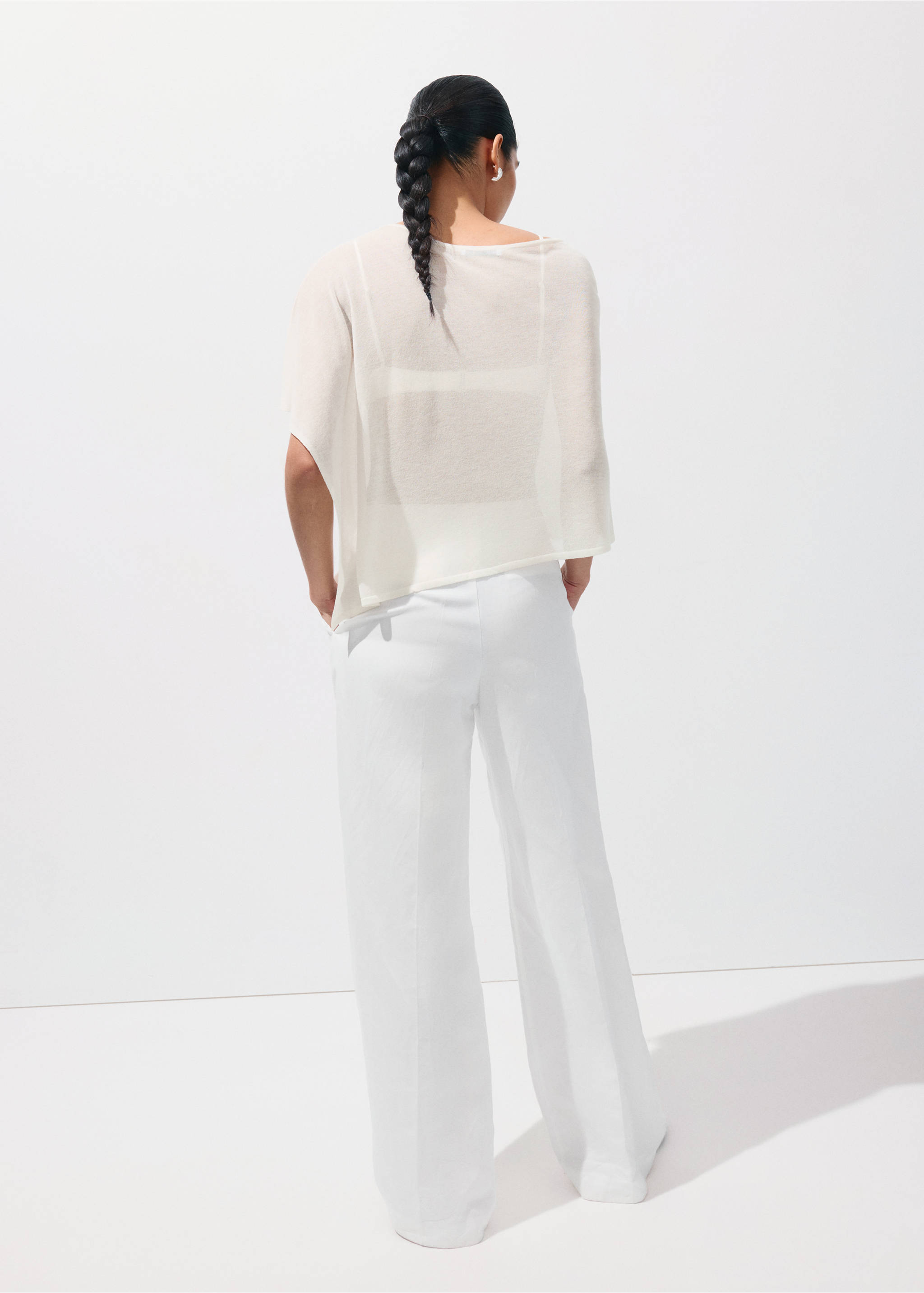 Asymmetrical knitted cape - Reverse of the article, Off White. Ref: 37041373-00.
