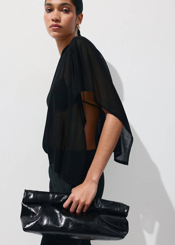 Asymmetrical knitted cape — Black