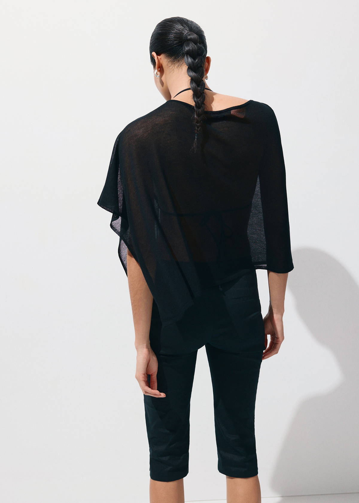 Asymmetrical knitted cape — Black
