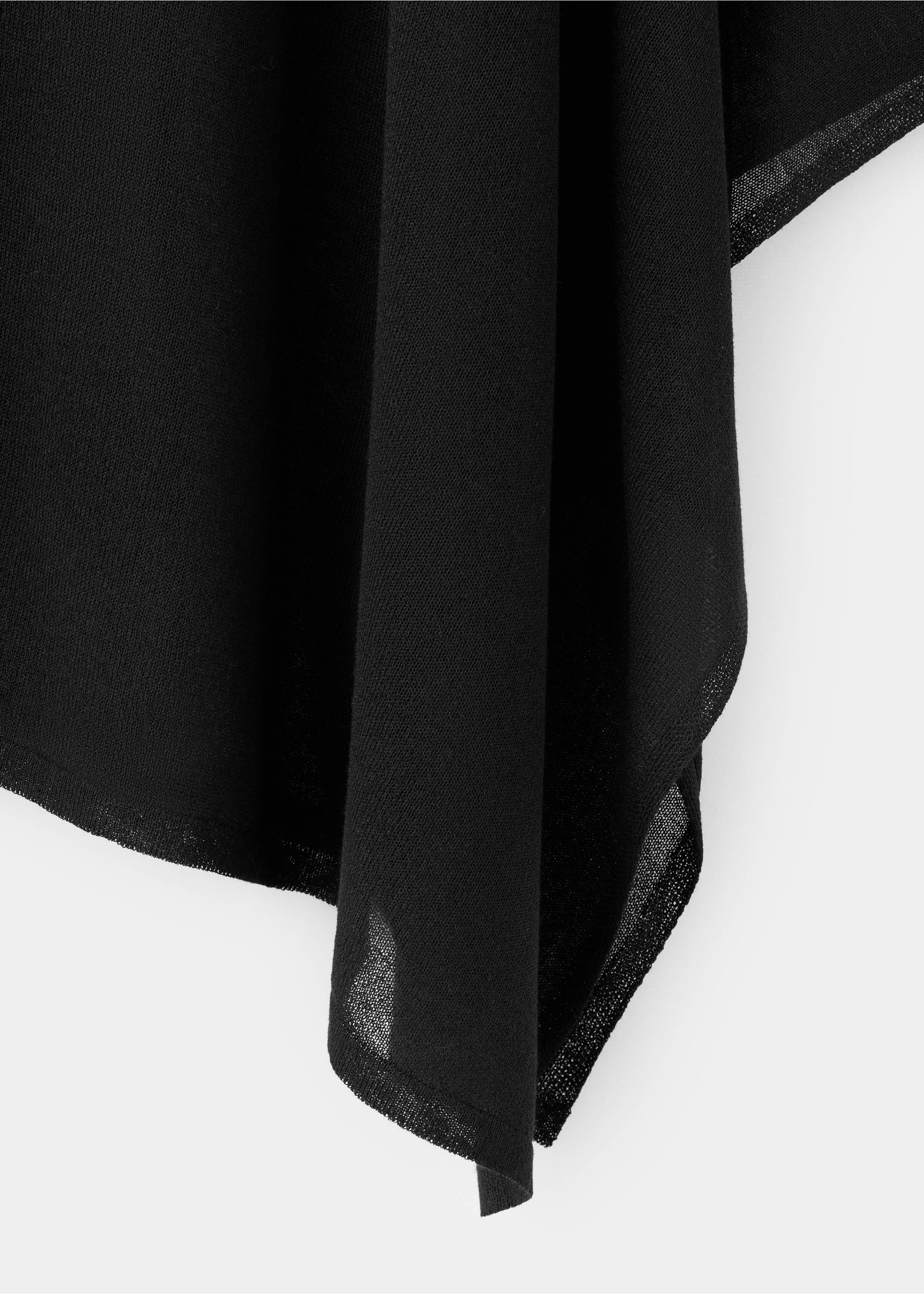 Asymmetrical knitted cape - Details of the article 8, Black. Ref: 37041373-00.