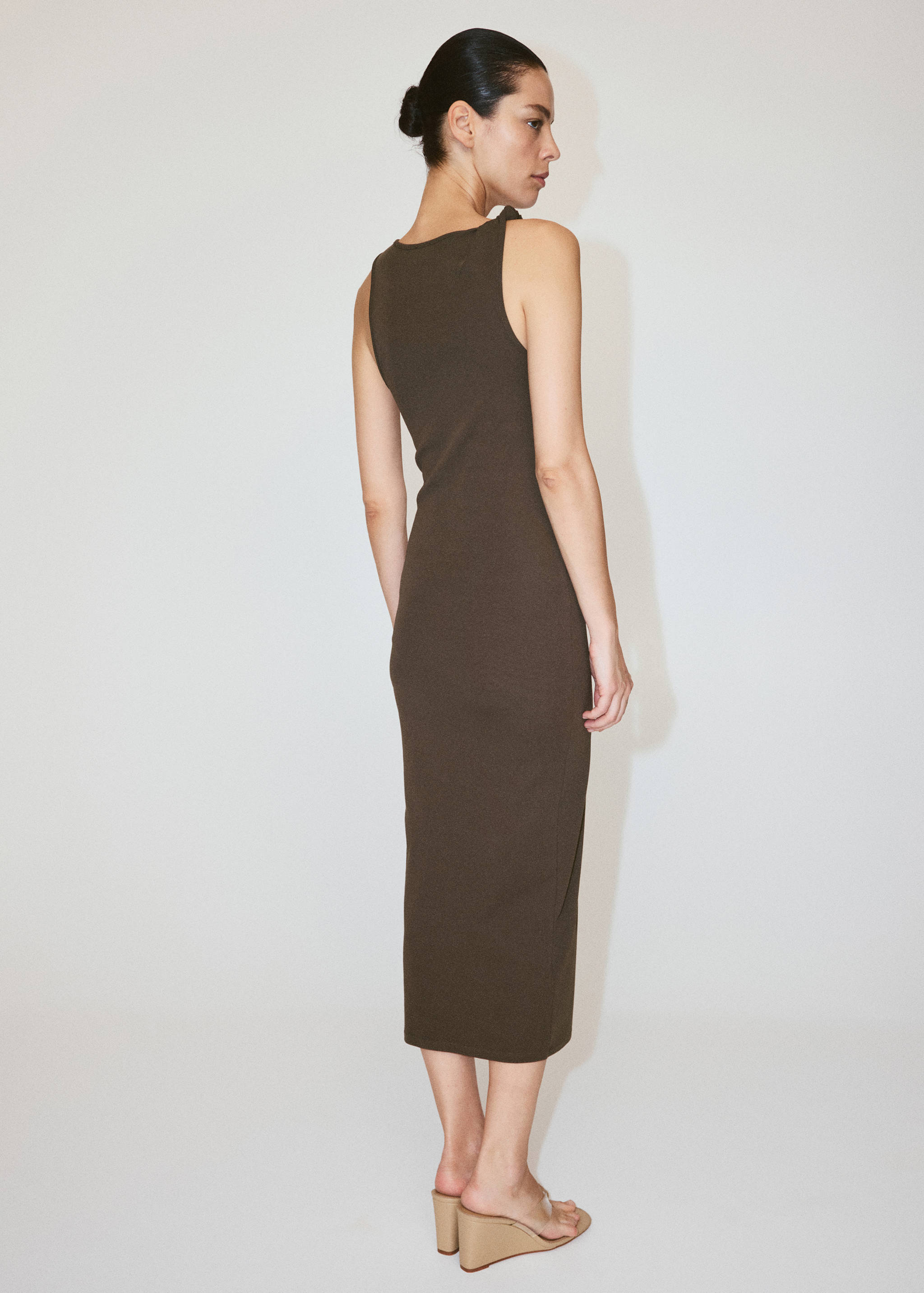 Vestido longo com detalhe de alça - Verso do artigo