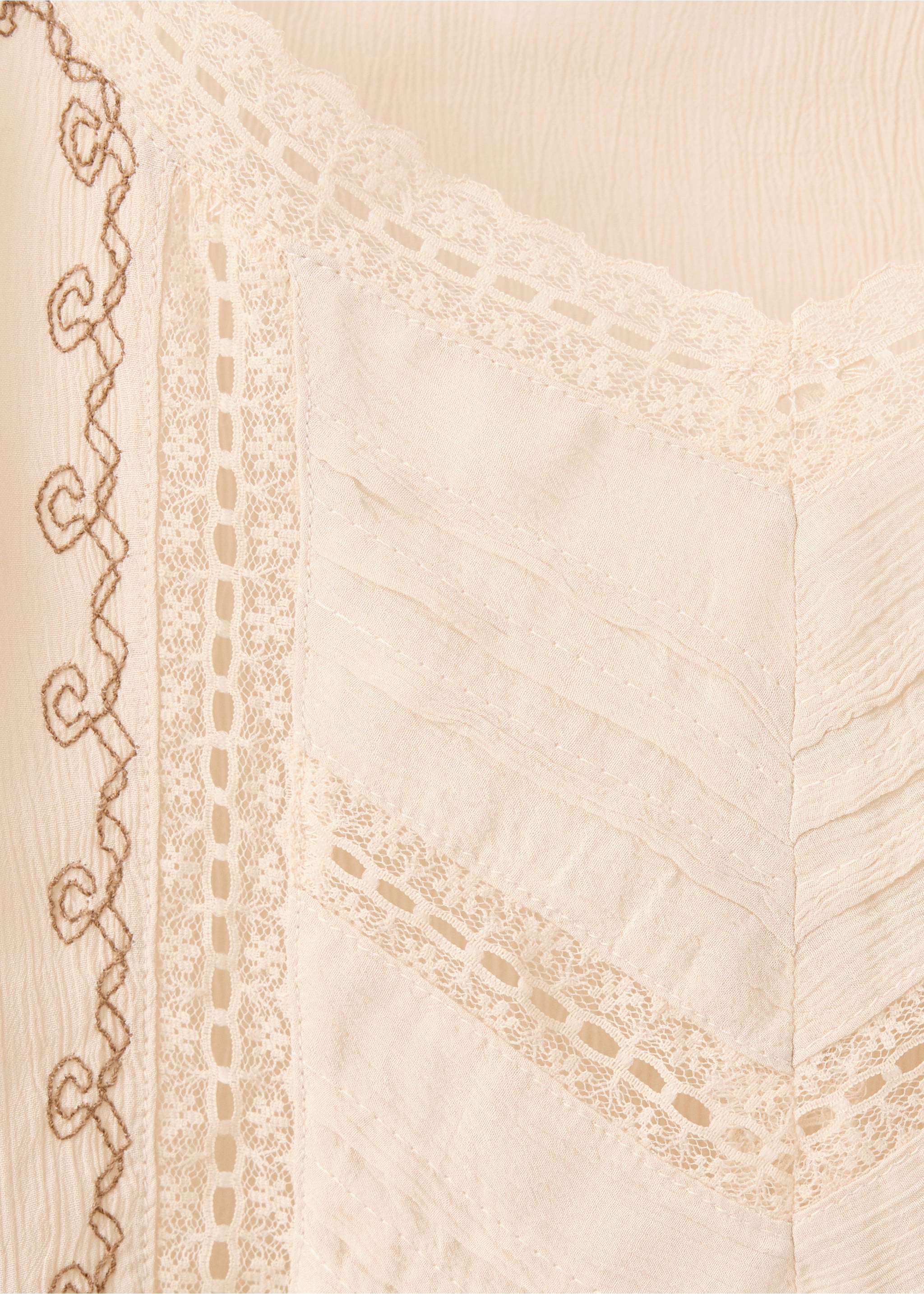 Crinkle top with embroidered details - Details of the article 0, Ecru. Ref: 37041387-00.
