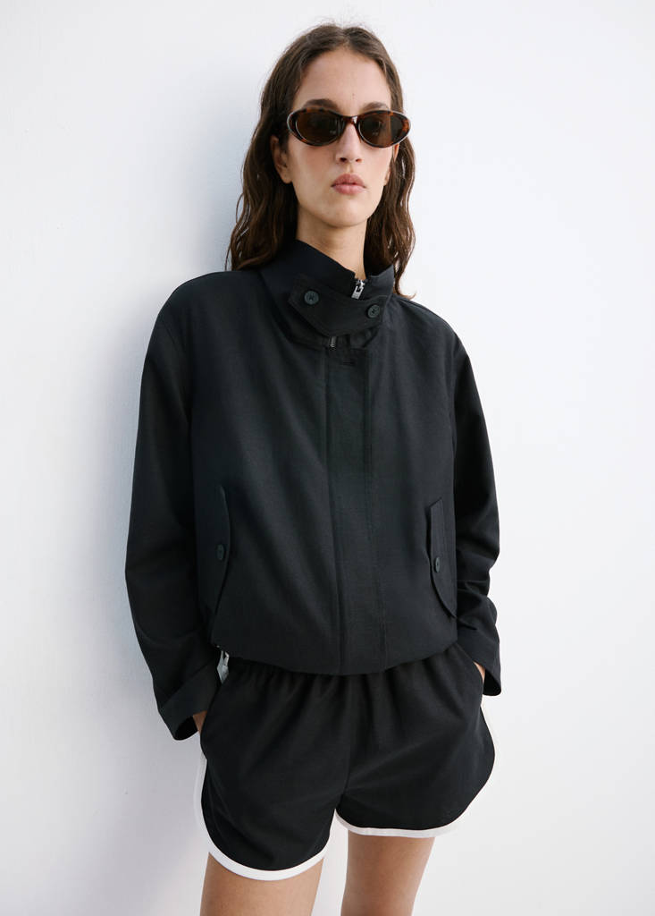 Striped linen-cotton blend shorts with contrast stripes — Black