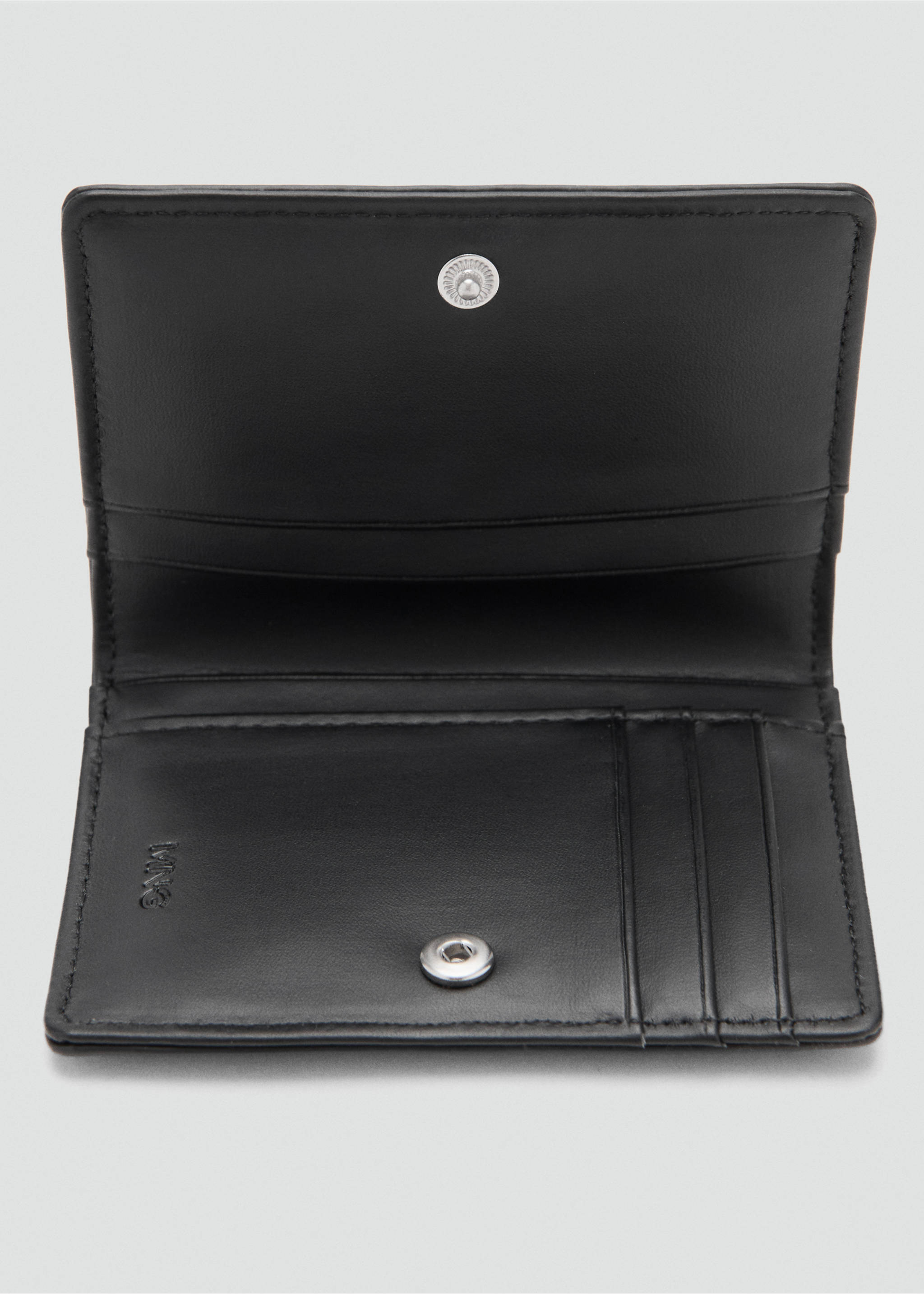 Portefeuille avec effet grainé - Détail de l'article 1, Noir. Ref: 37041394-00.