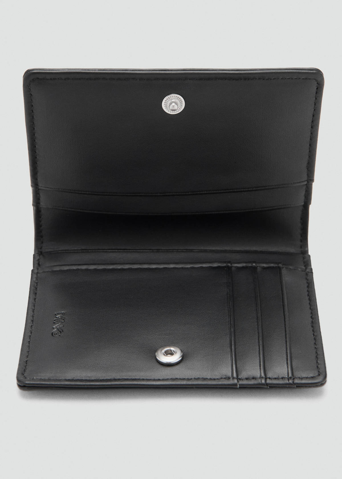 Wallet with embossed effect — Black