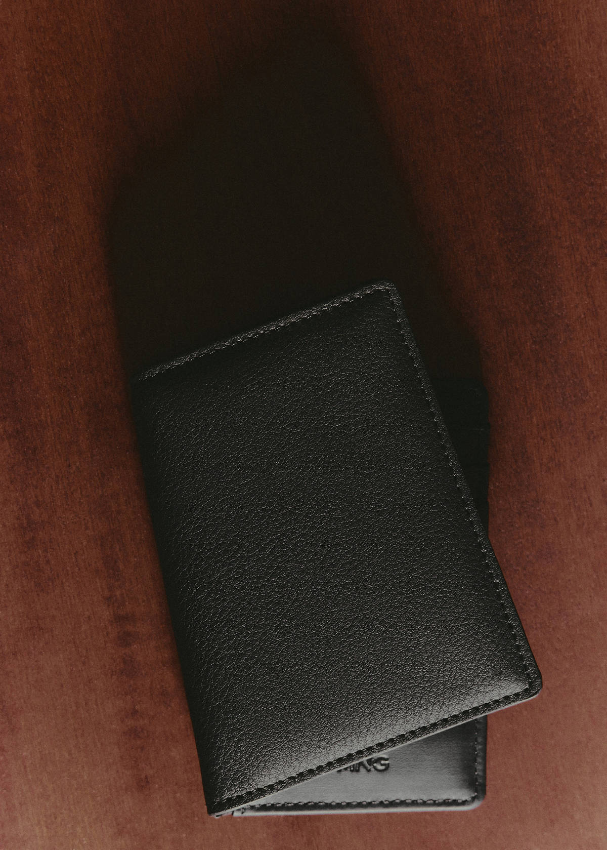 Wallet with embossed effect — Black