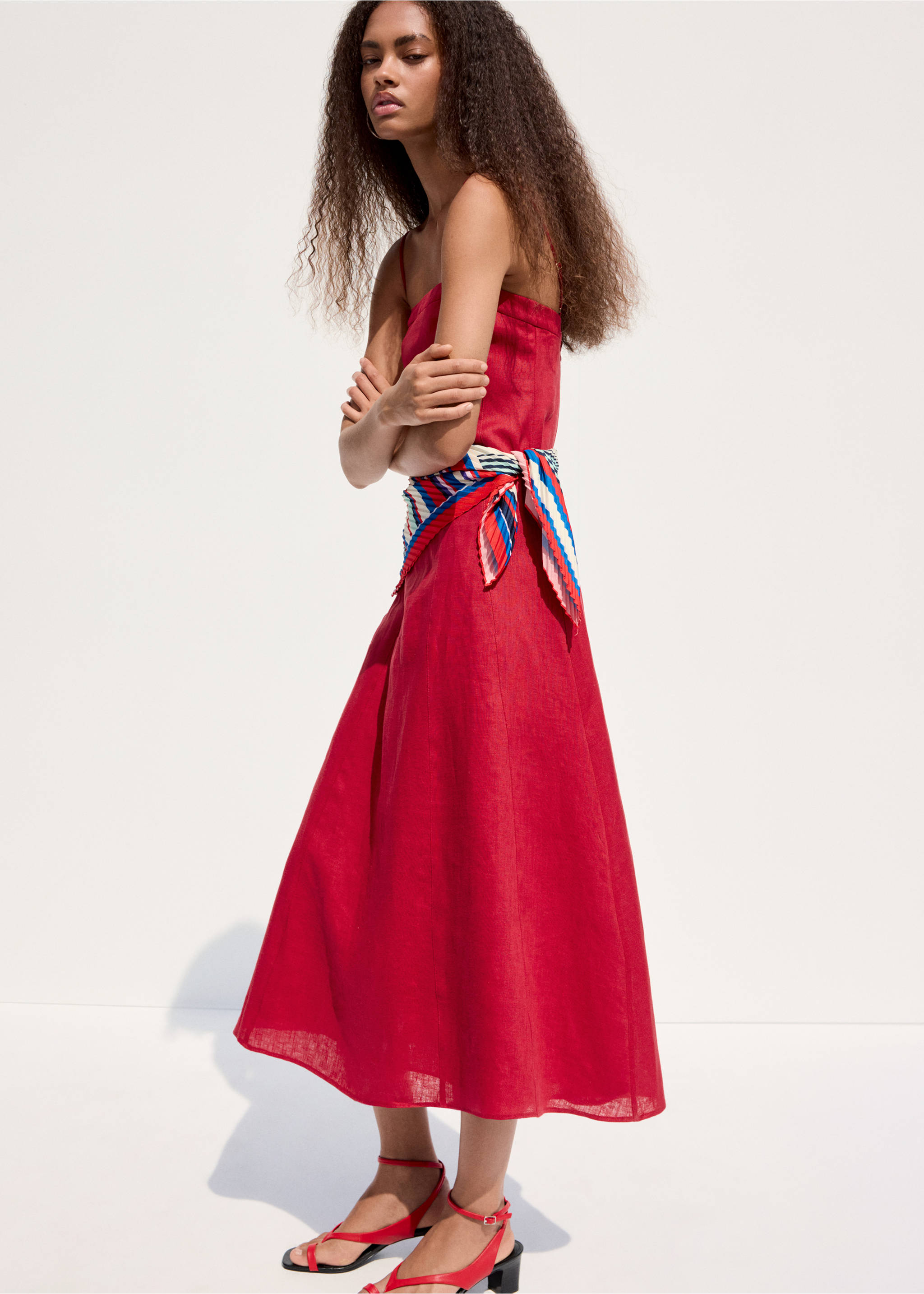 A-line linen dress - Details of the article 3, Red. Ref: 37041395-00.