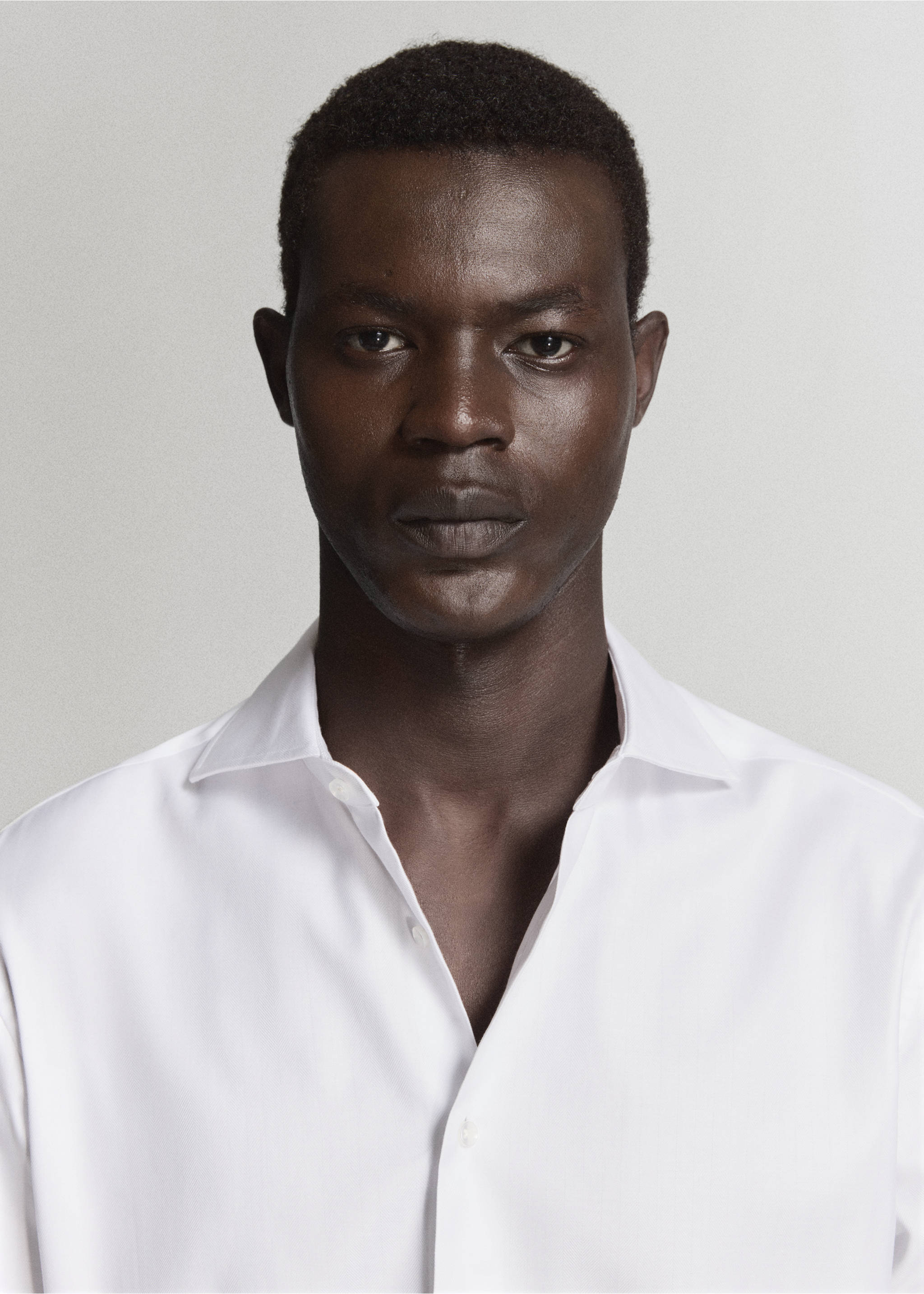 Plain 100% cotton shirt - Details of the article 1, White. Ref: 37041399-00.