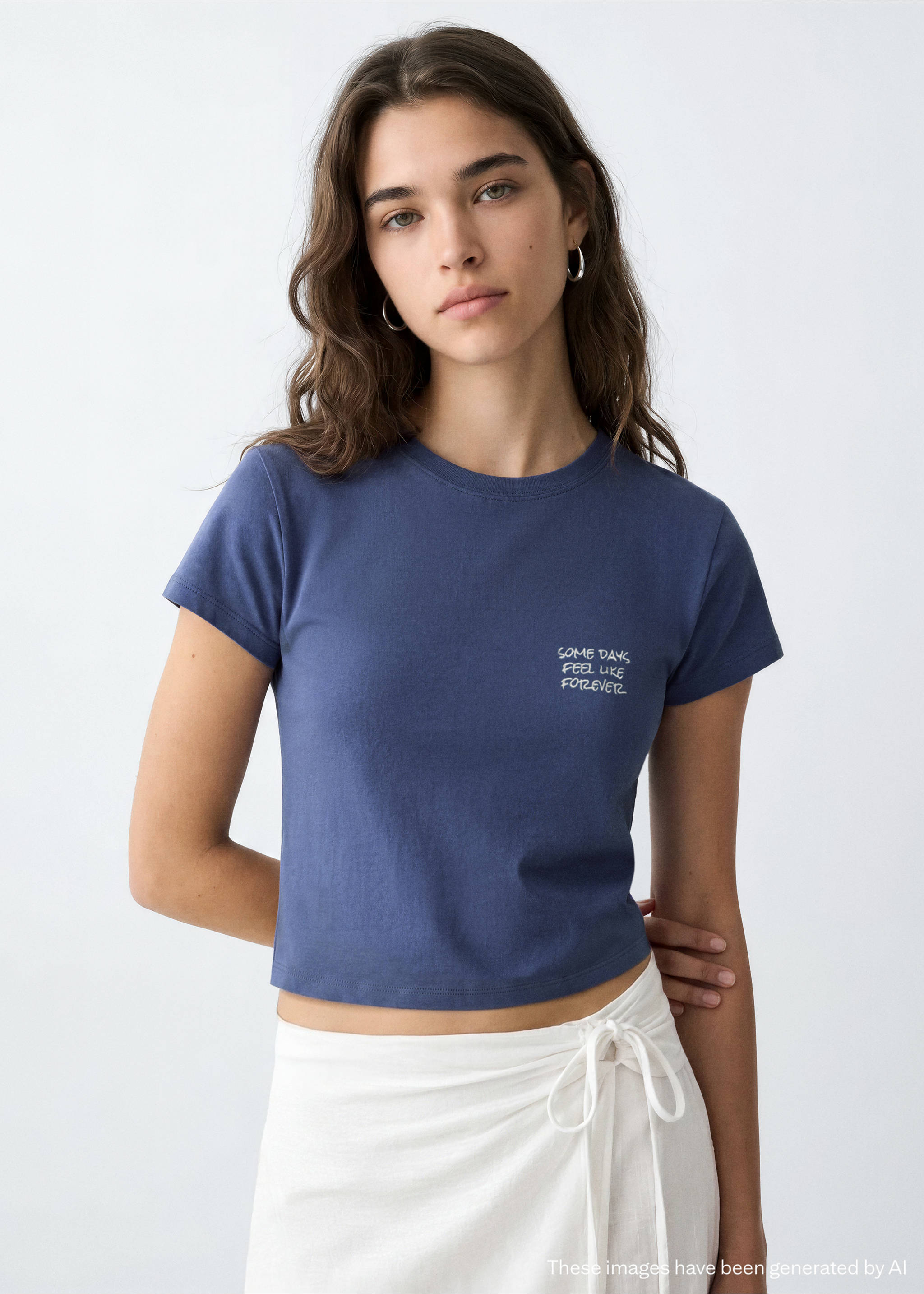 T-shirt coton brodé - Plan moyen, Bleu. Ref: 37041412-00.
