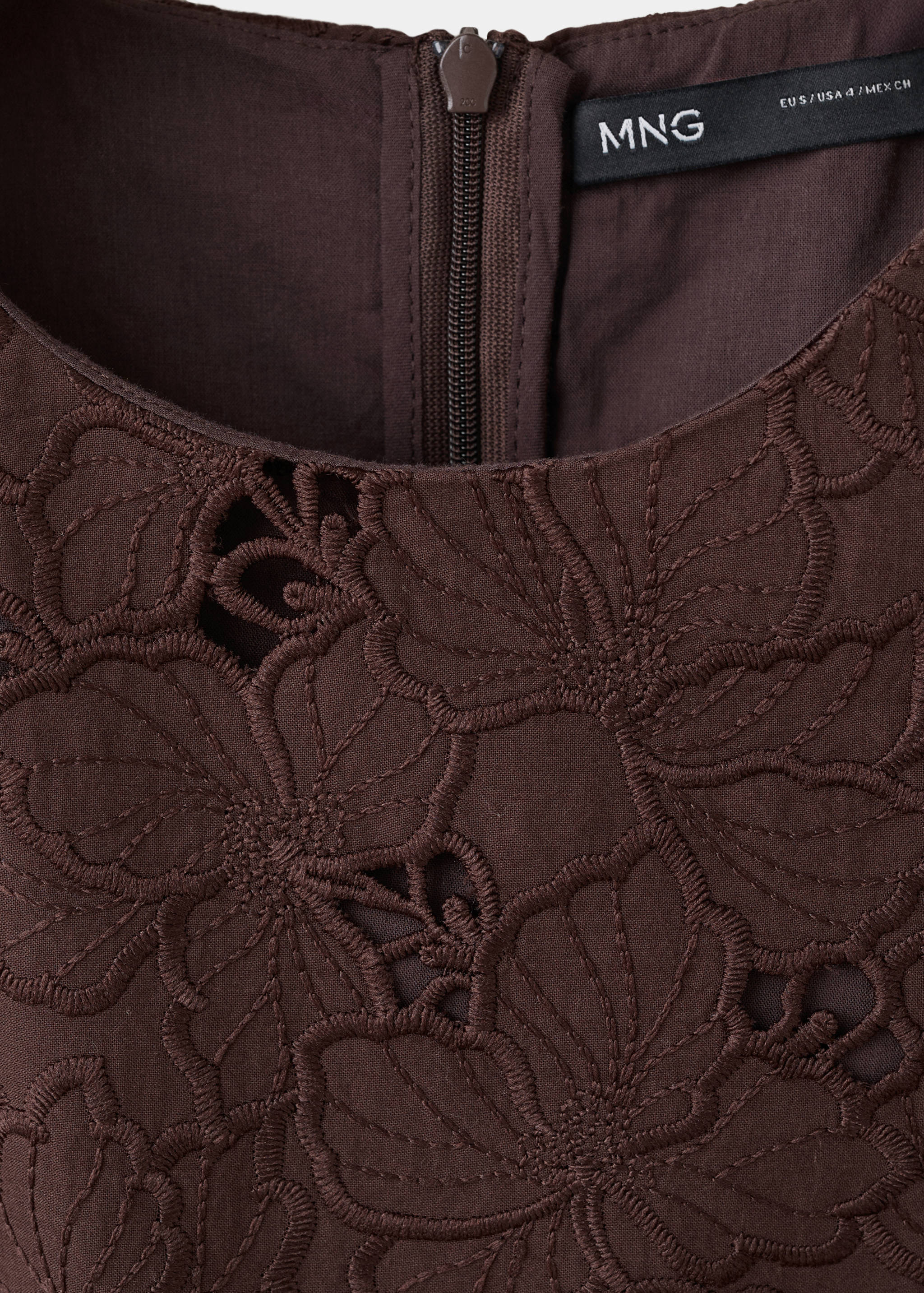 Kurzes Kleid mit Lochstickereien - Detail des Artikels 8