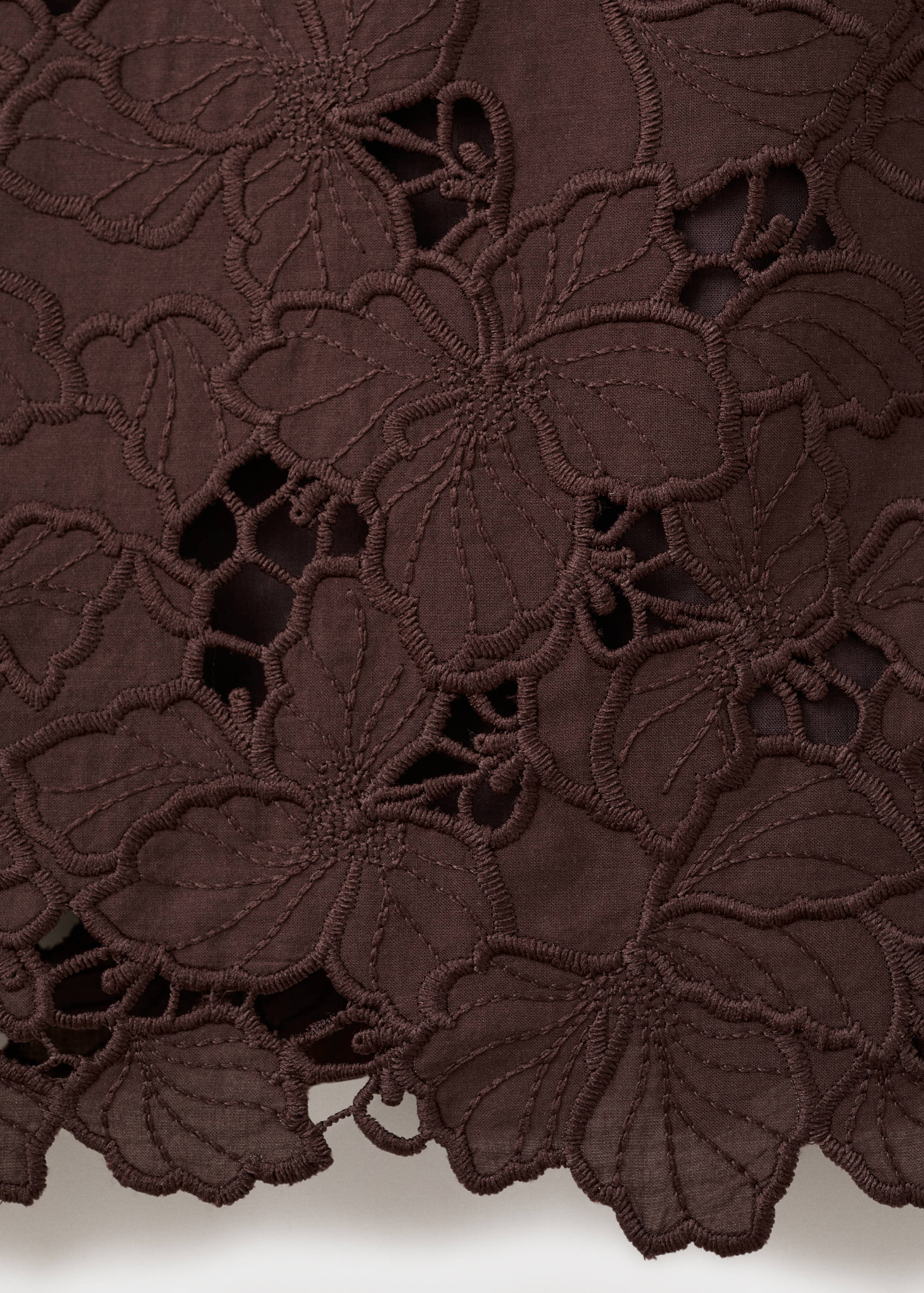 Kurzes Kleid mit Lochstickereien - Detail des Artikels 0