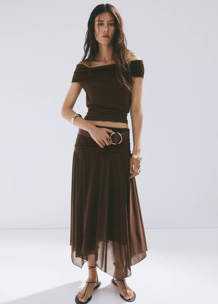 Off-shoulder top — Brown