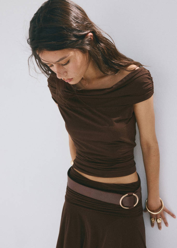 Off-shoulder top — Brown