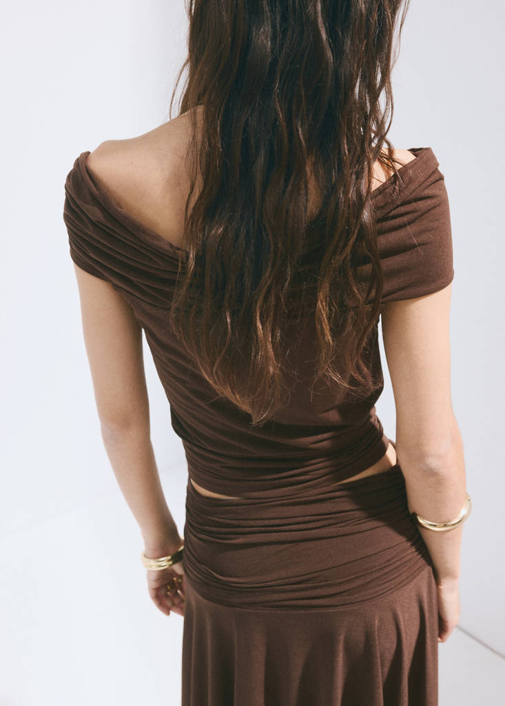 Off-shoulder top — Brown