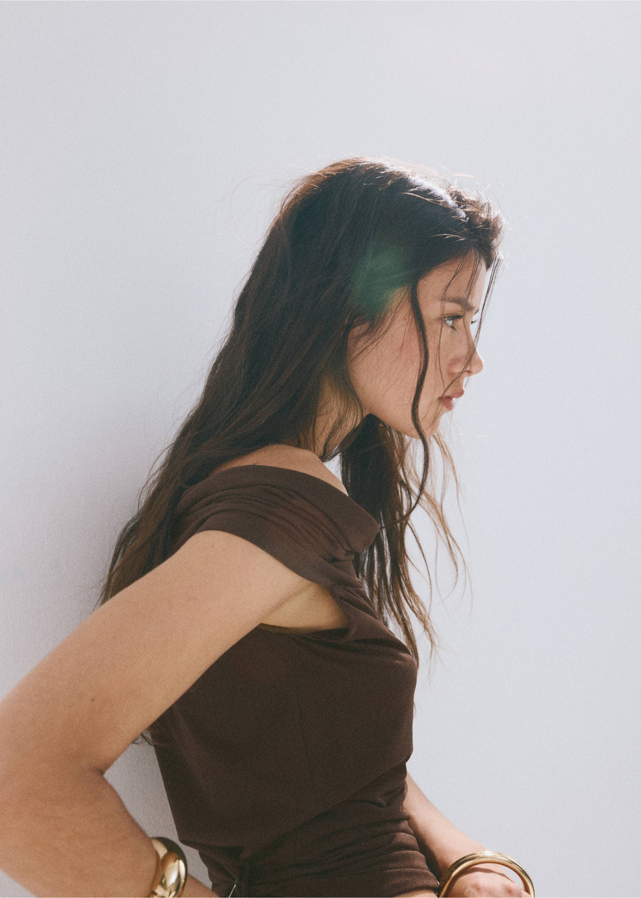 Off-shoulder top - Details of the article 1, Brown. Ref: 37041423-00.