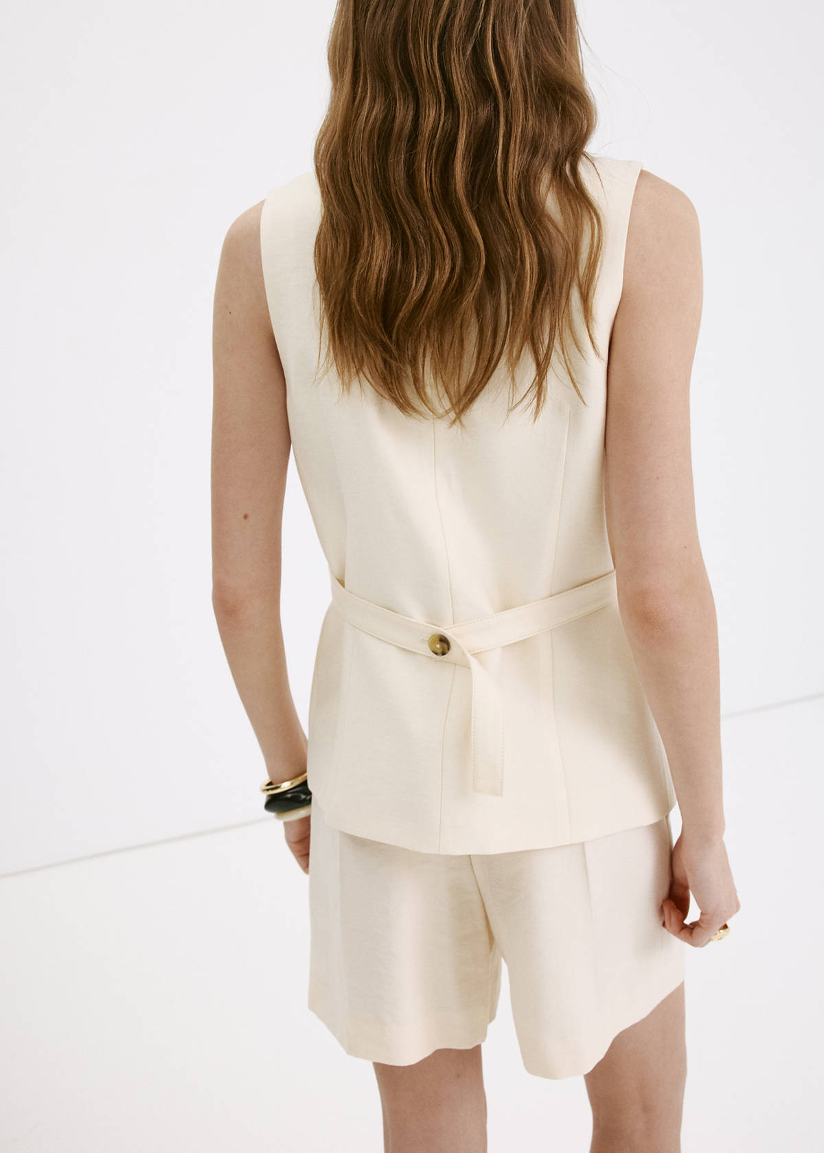Waistcoat with buttons and pockets — Ecru