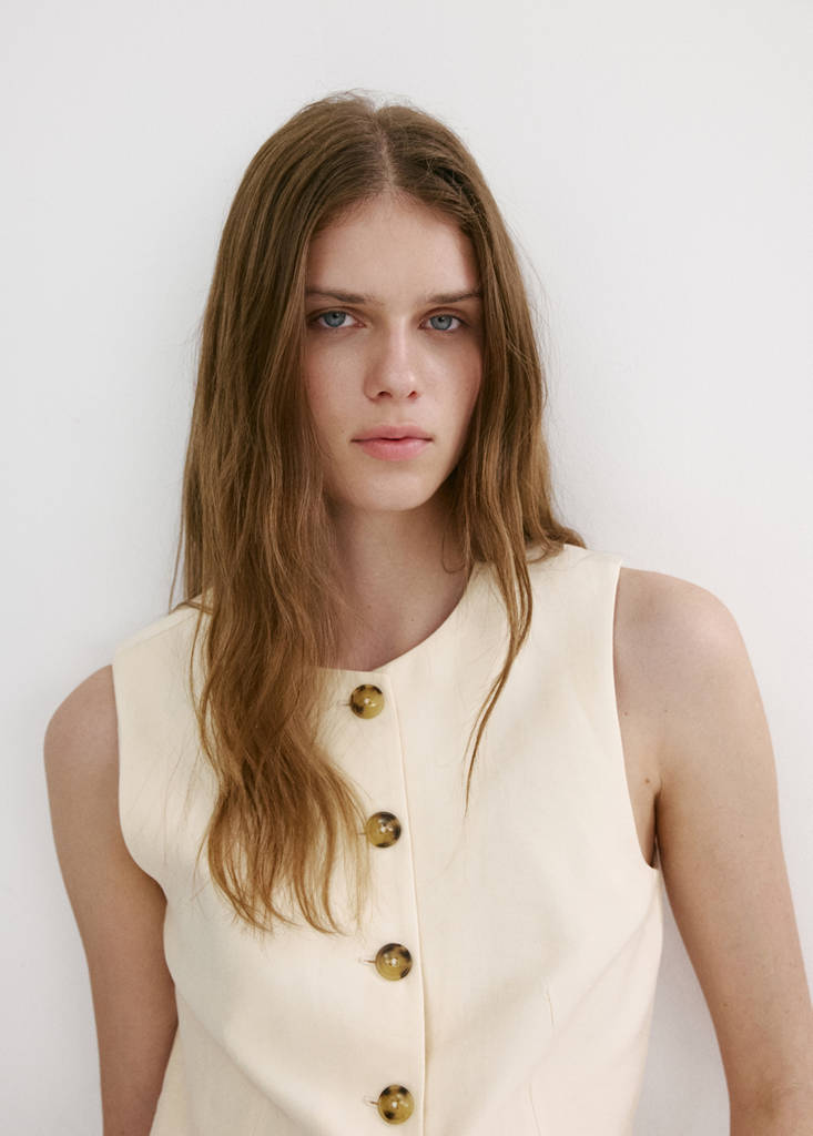 Waistcoat with buttons and pockets — Ecru