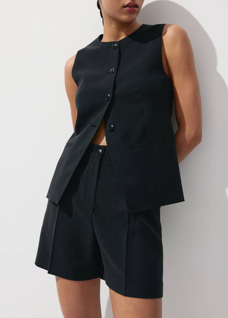 Vest with buttons and pockets