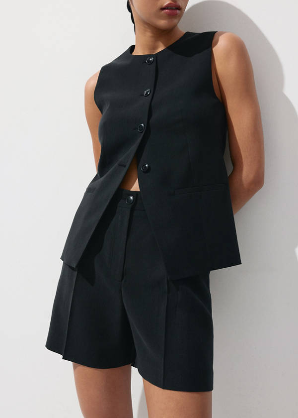 Waistcoat with buttons and pockets — Black