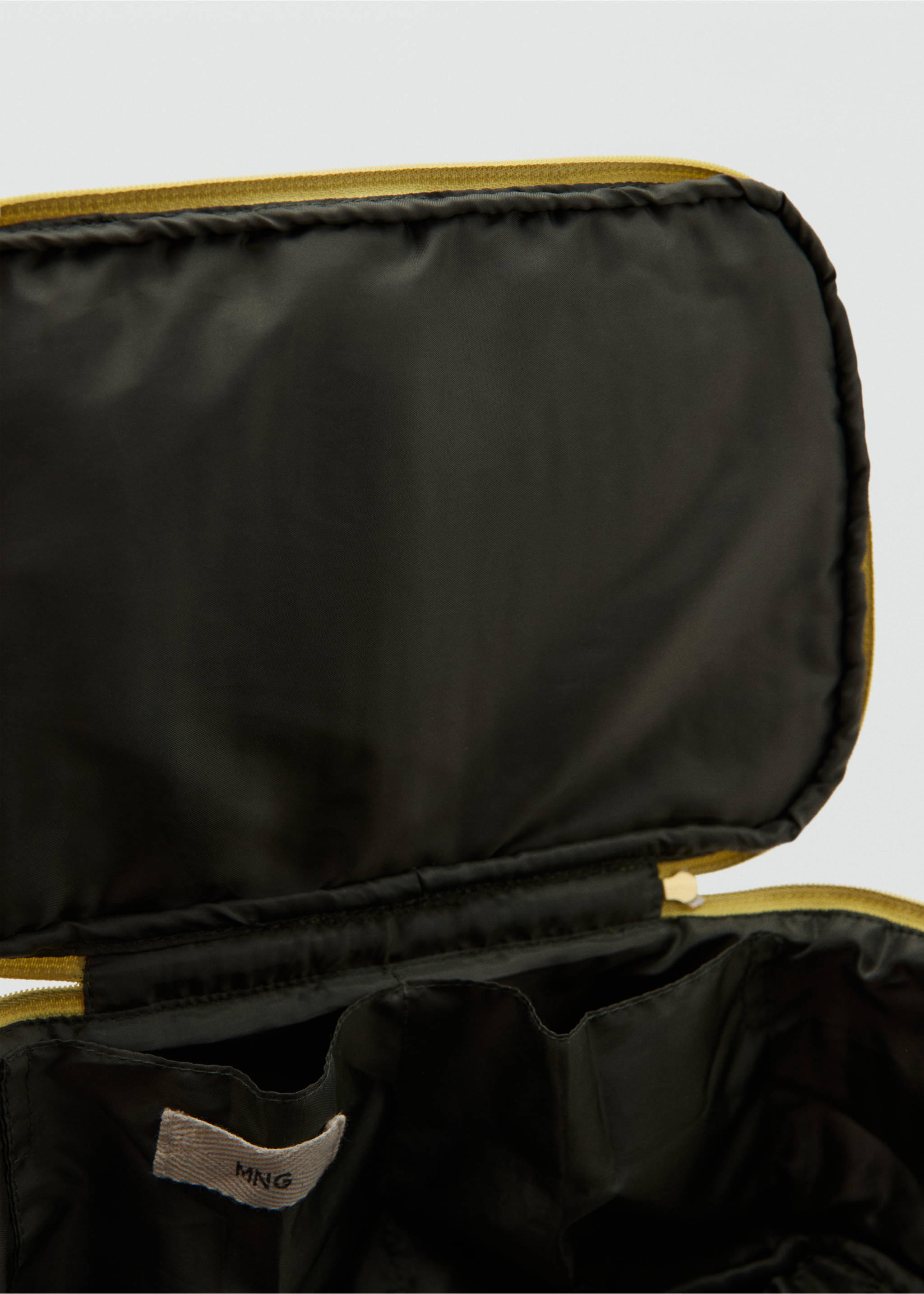 Floral-print cosmetic bag - Details of the article 2, Green. Ref: 37041434-00.