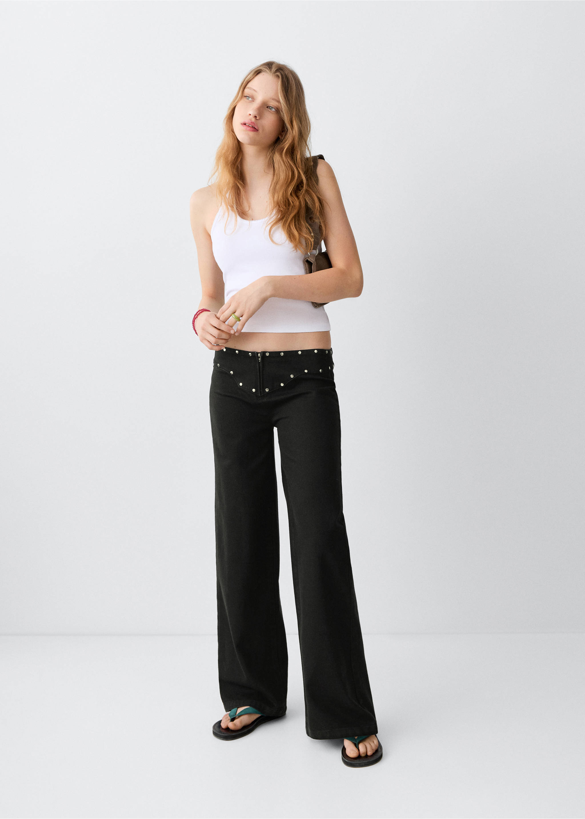 Jean taille basse à clous - Plan général, Black denim. Ref: 37041436-00.