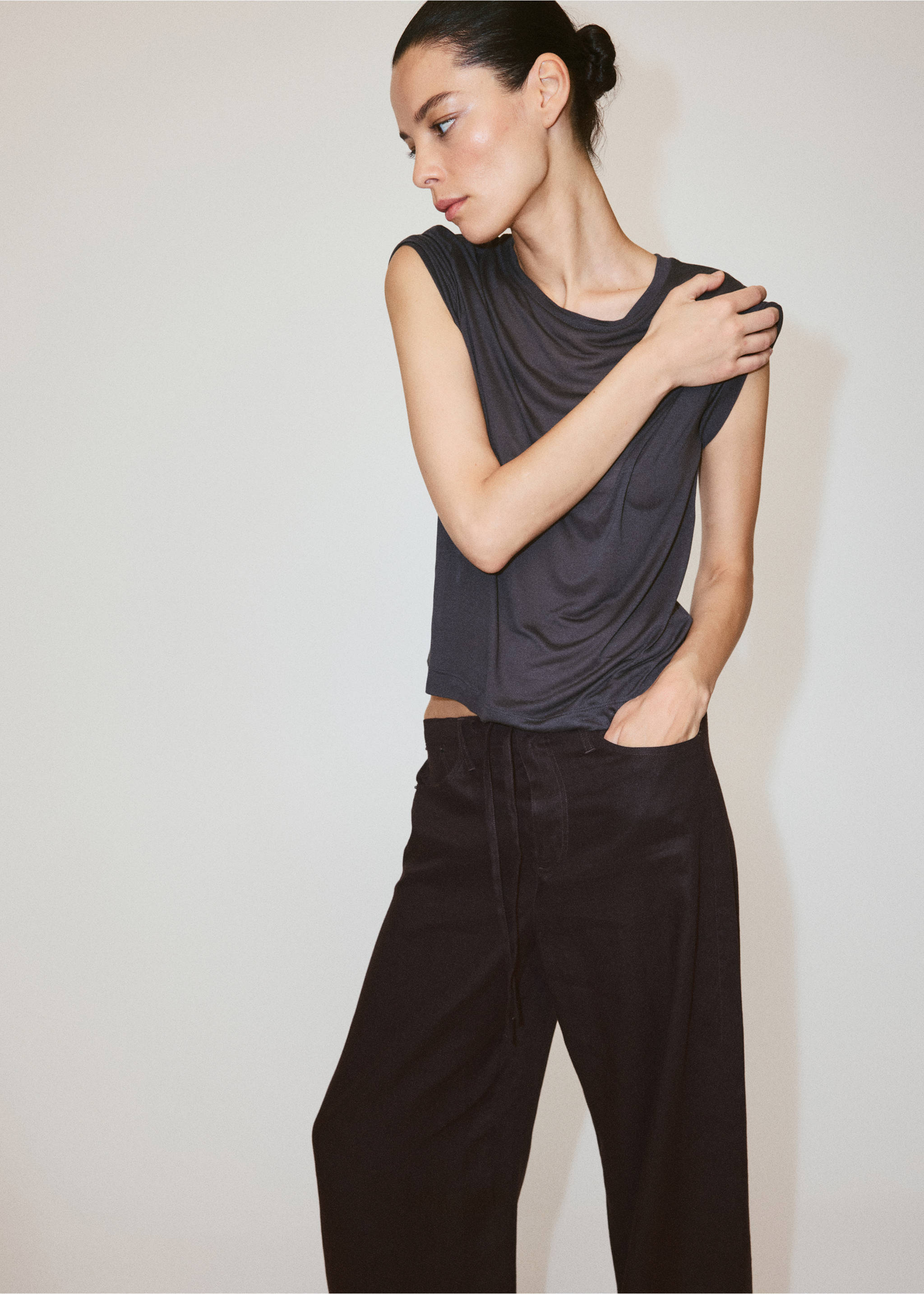 Bow linen trousers - Details of the article 1, Chocolate. Ref: 37041438-00.