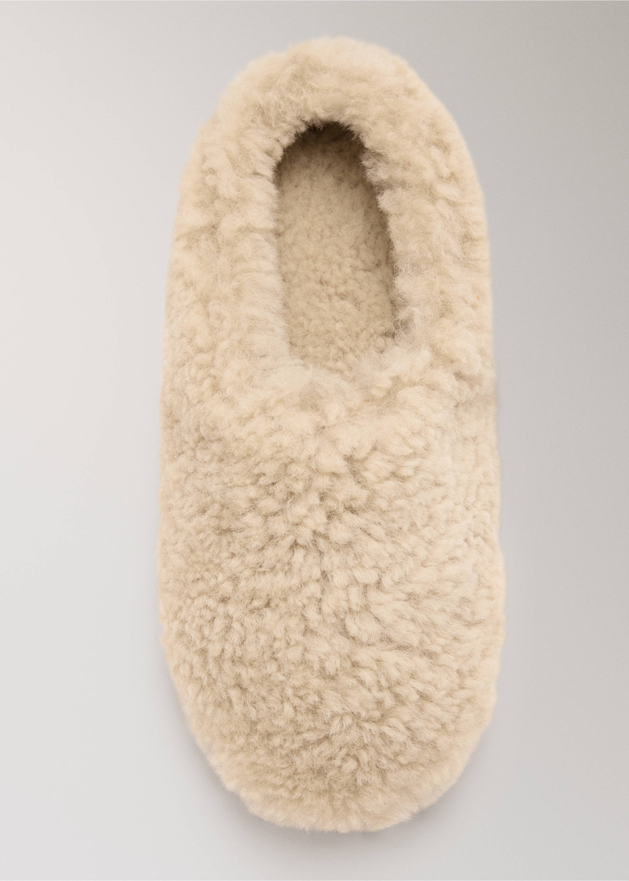Chaussons en laine à poils longs - Détail de l'article 2, Beige. Ref: 37041439-00.