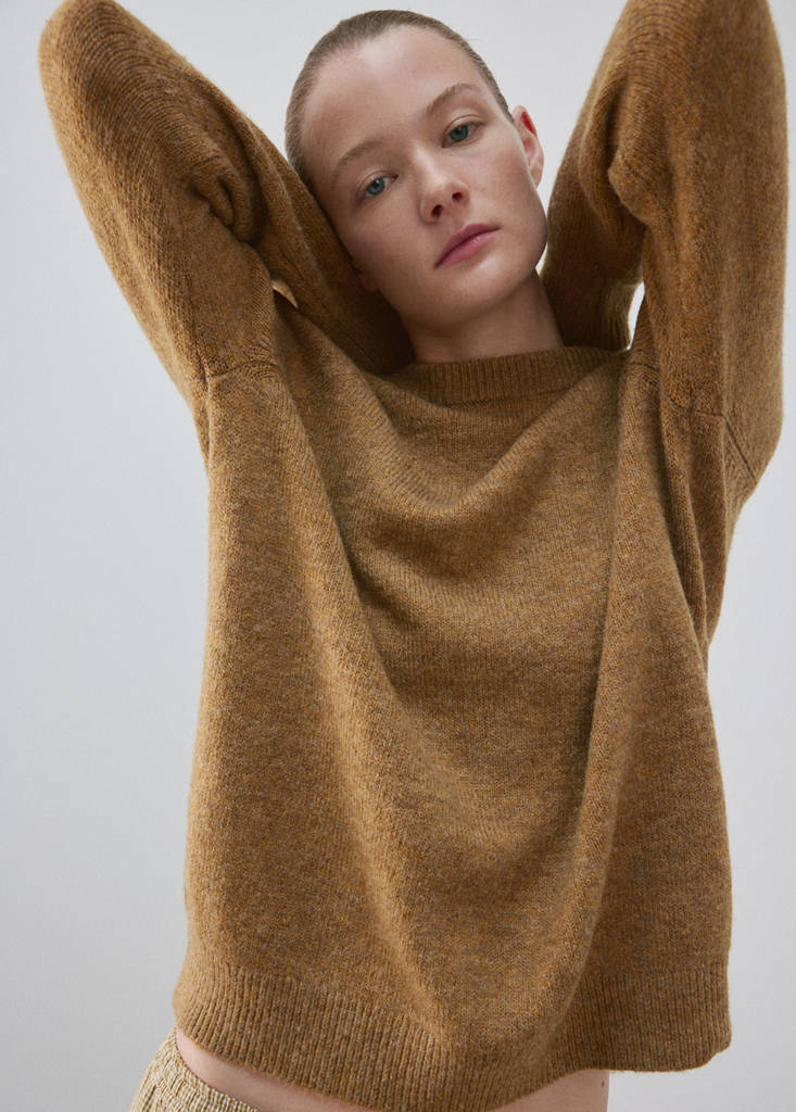 Round-neck knitted sweater — Brown