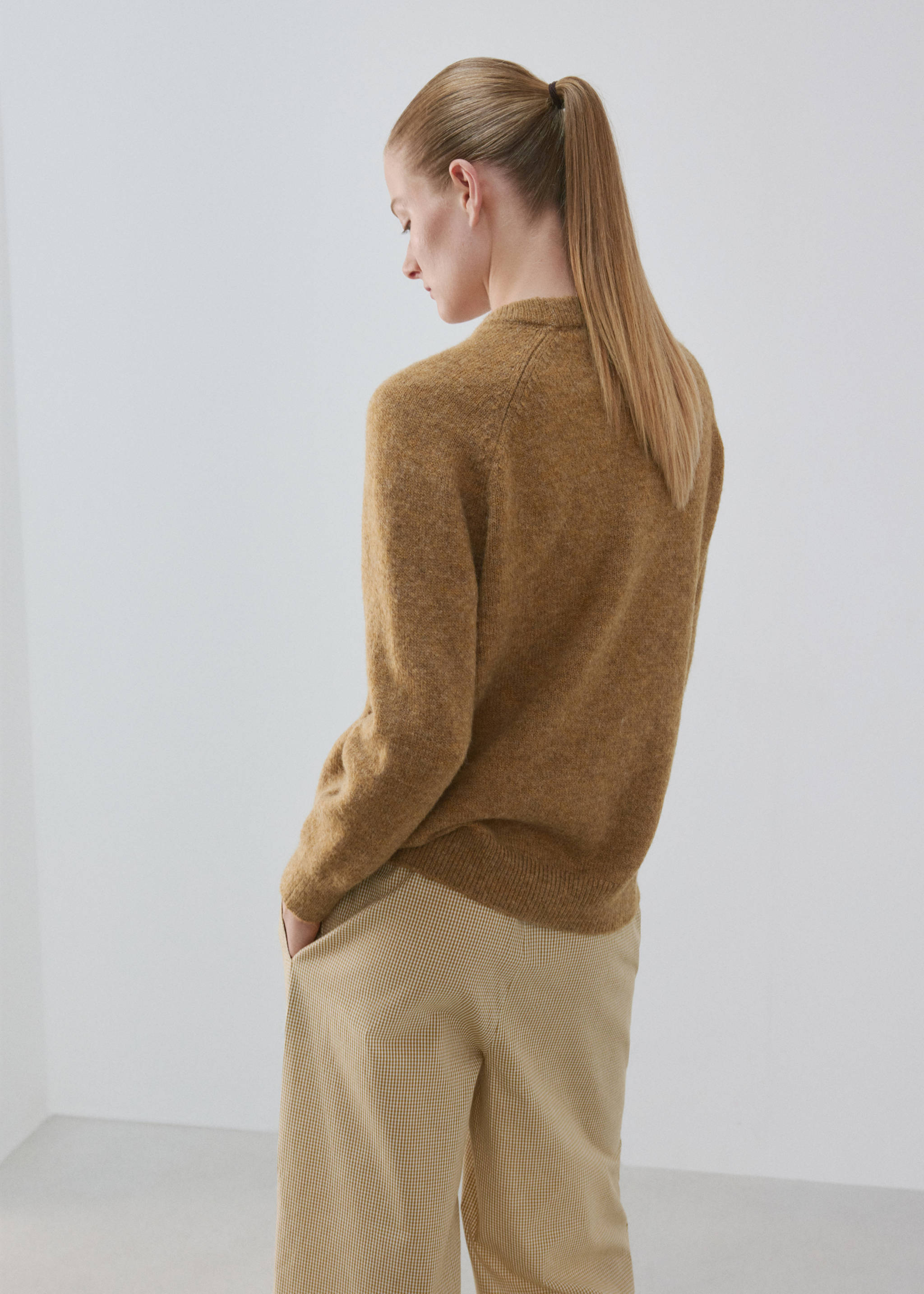 Round-neck knitted sweater - Reverse of the article